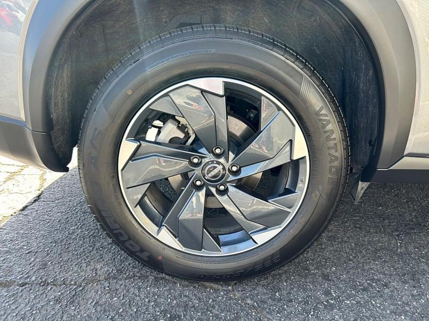 2024 GRAY Nissan Rogue (5N1BT3BBXRC) with an 3-Cyl Turbo 1.5 Liter engine, Automatic CVT transmission, located at 412 Auto Vista Drive, Palmdale, 93551, (661) 945-0620, 34.592636, -118.136681 - Photo#26