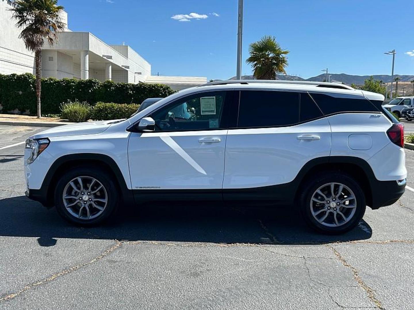 2024 SILVER Nissan Rogue (JN8BT3BB3RW) with an 3-Cyl Turbo 1.5 Liter engine, Automatic CVT transmission, located at 412 Auto Vista Drive, Palmdale, 93551, (661) 945-0620, 34.592636, -118.136681 - Photo#7
