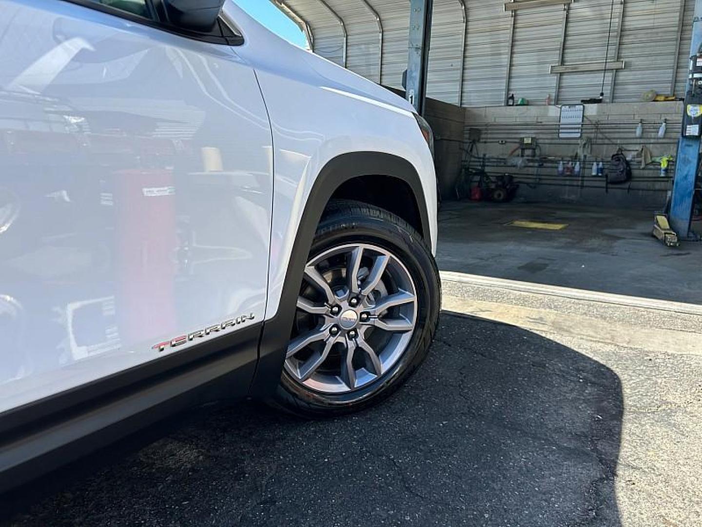2024 SILVER Nissan Rogue (JN8BT3BB3RW) with an 3-Cyl Turbo 1.5 Liter engine, Automatic CVT transmission, located at 412 Auto Vista Drive, Palmdale, 93551, (661) 945-0620, 34.592636, -118.136681 - Photo#10
