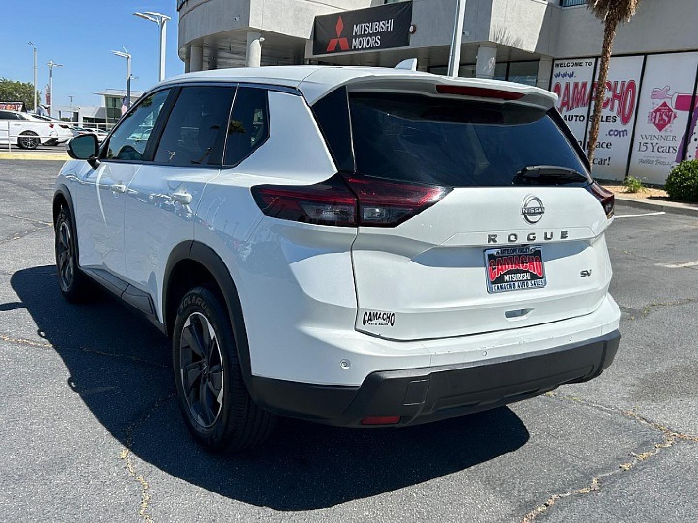 2024 WHITE Nissan Rogue (5N1BT3BA9RC) with an 3-Cyl Turbo 1.5 Liter engine, Automatic CVT transmission, located at 412 Auto Vista Drive, Palmdale, 93551, (661) 945-0620, 34.592636, -118.136681 - Photo#4