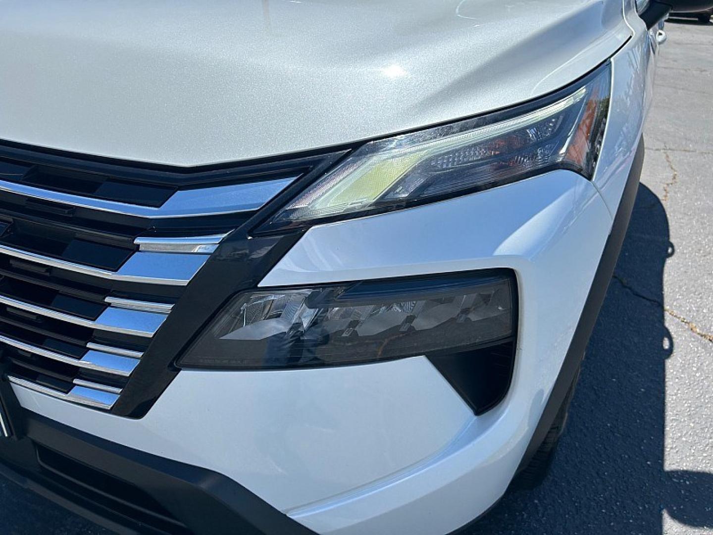 2024 WHITE Nissan Rogue (5N1BT3BA9RC) with an 3-Cyl Turbo 1.5 Liter engine, Automatic CVT transmission, located at 412 Auto Vista Drive, Palmdale, 93551, (661) 945-0620, 34.592636, -118.136681 - Photo#5