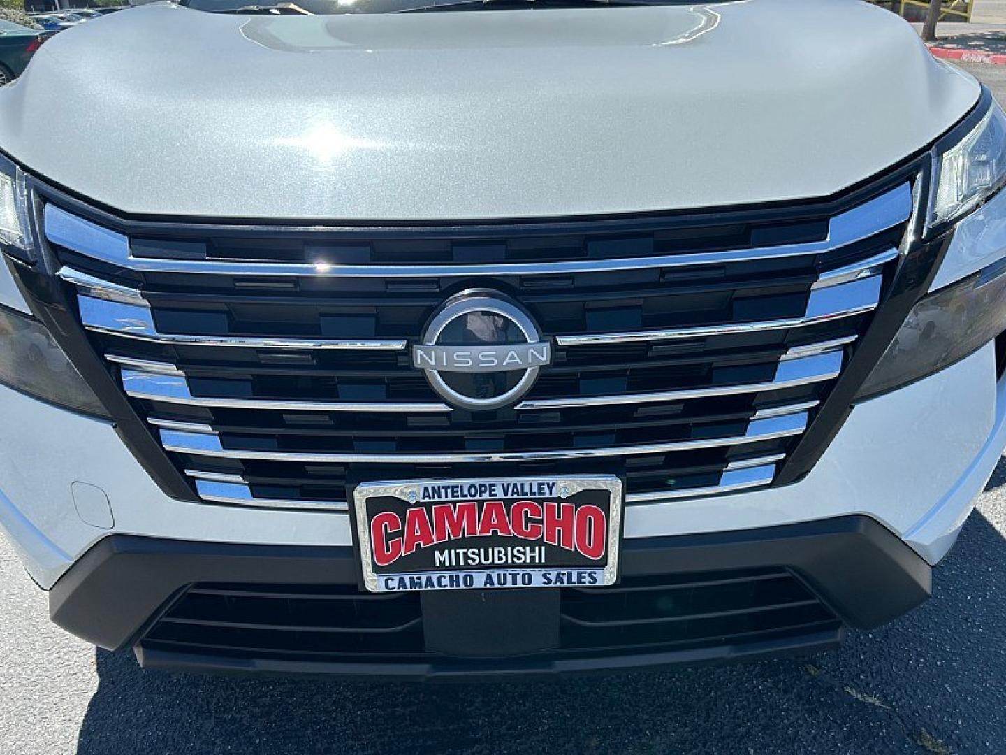 2024 WHITE Nissan Rogue (5N1BT3BA9RC) with an 3-Cyl Turbo 1.5 Liter engine, Automatic CVT transmission, located at 412 Auto Vista Drive, Palmdale, 93551, (661) 945-0620, 34.592636, -118.136681 - Photo#6