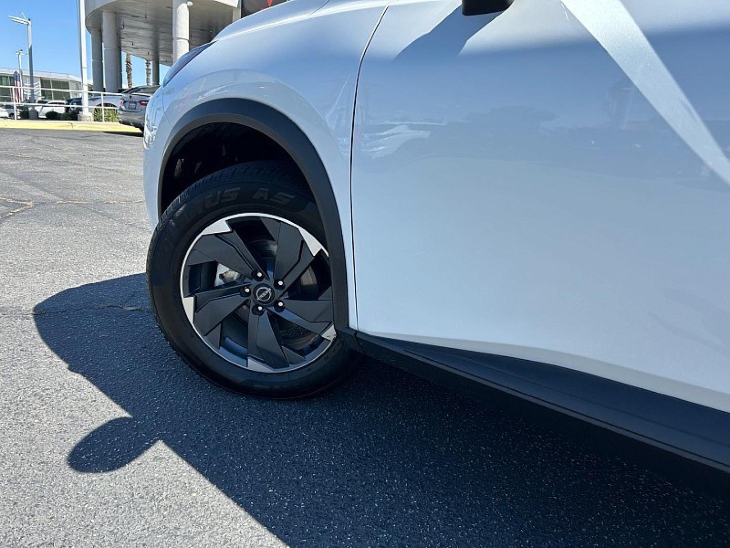 2024 WHITE Nissan Rogue (5N1BT3BA9RC) with an 3-Cyl Turbo 1.5 Liter engine, Automatic CVT transmission, located at 412 Auto Vista Drive, Palmdale, 93551, (661) 945-0620, 34.592636, -118.136681 - Photo#10