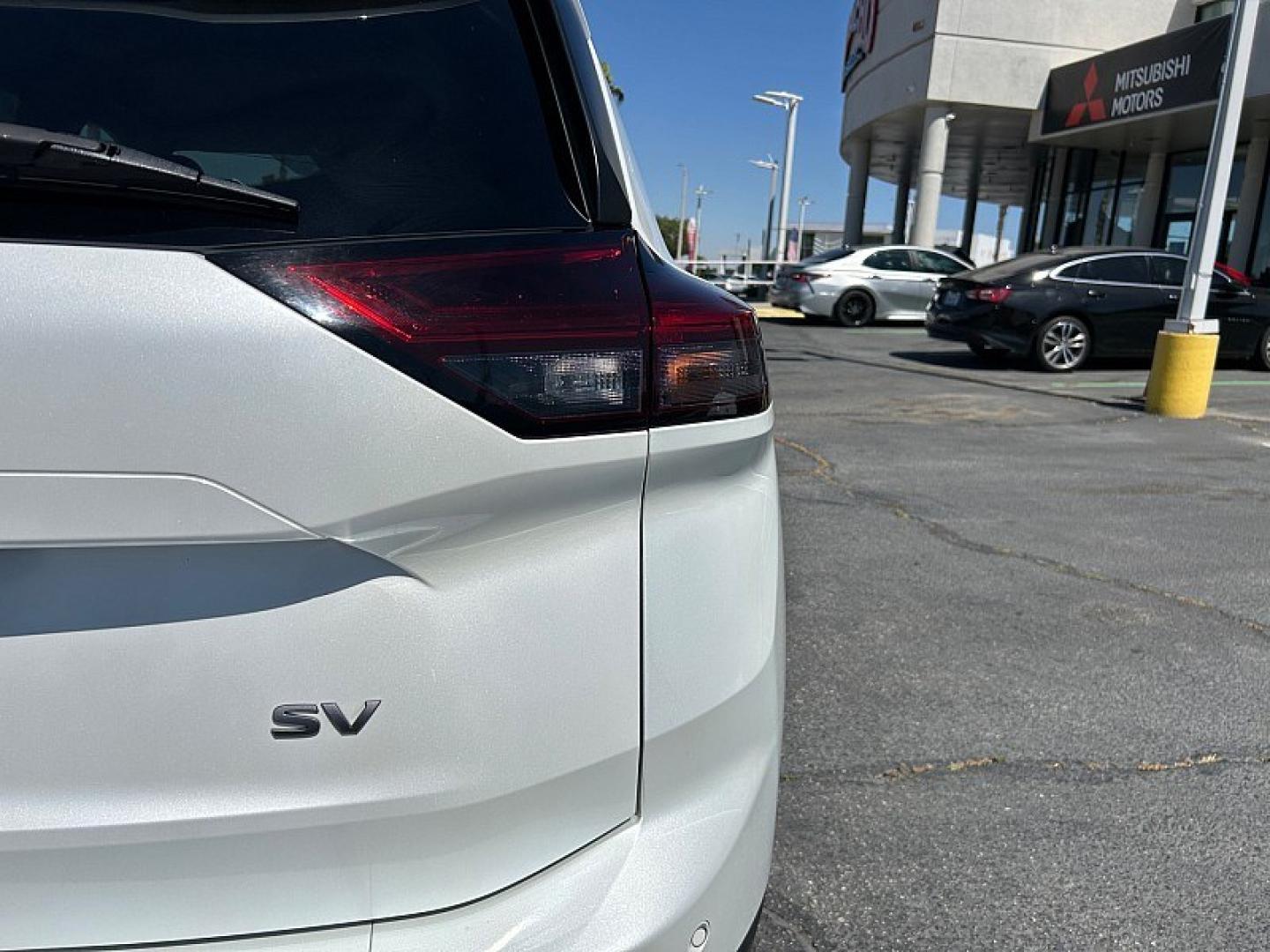 2024 WHITE Nissan Rogue (5N1BT3BA9RC) with an 3-Cyl Turbo 1.5 Liter engine, Automatic CVT transmission, located at 412 Auto Vista Drive, Palmdale, 93551, (661) 945-0620, 34.592636, -118.136681 - Photo#12