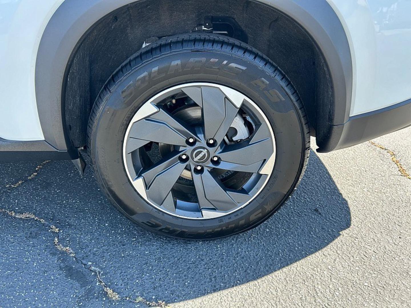 2024 WHITE Nissan Rogue (5N1BT3BA9RC) with an 3-Cyl Turbo 1.5 Liter engine, Automatic CVT transmission, located at 412 Auto Vista Drive, Palmdale, 93551, (661) 945-0620, 34.592636, -118.136681 - Photo#13