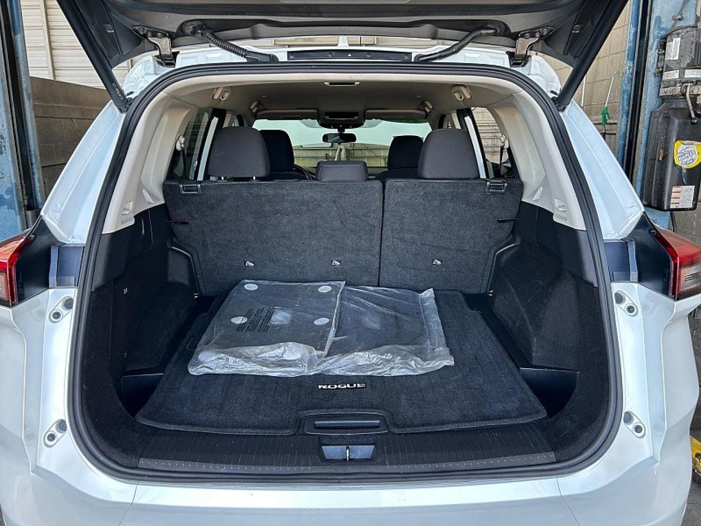 2024 WHITE Nissan Rogue (5N1BT3BA9RC) with an 3-Cyl Turbo 1.5 Liter engine, Automatic CVT transmission, located at 412 Auto Vista Drive, Palmdale, 93551, (661) 945-0620, 34.592636, -118.136681 - Photo#25