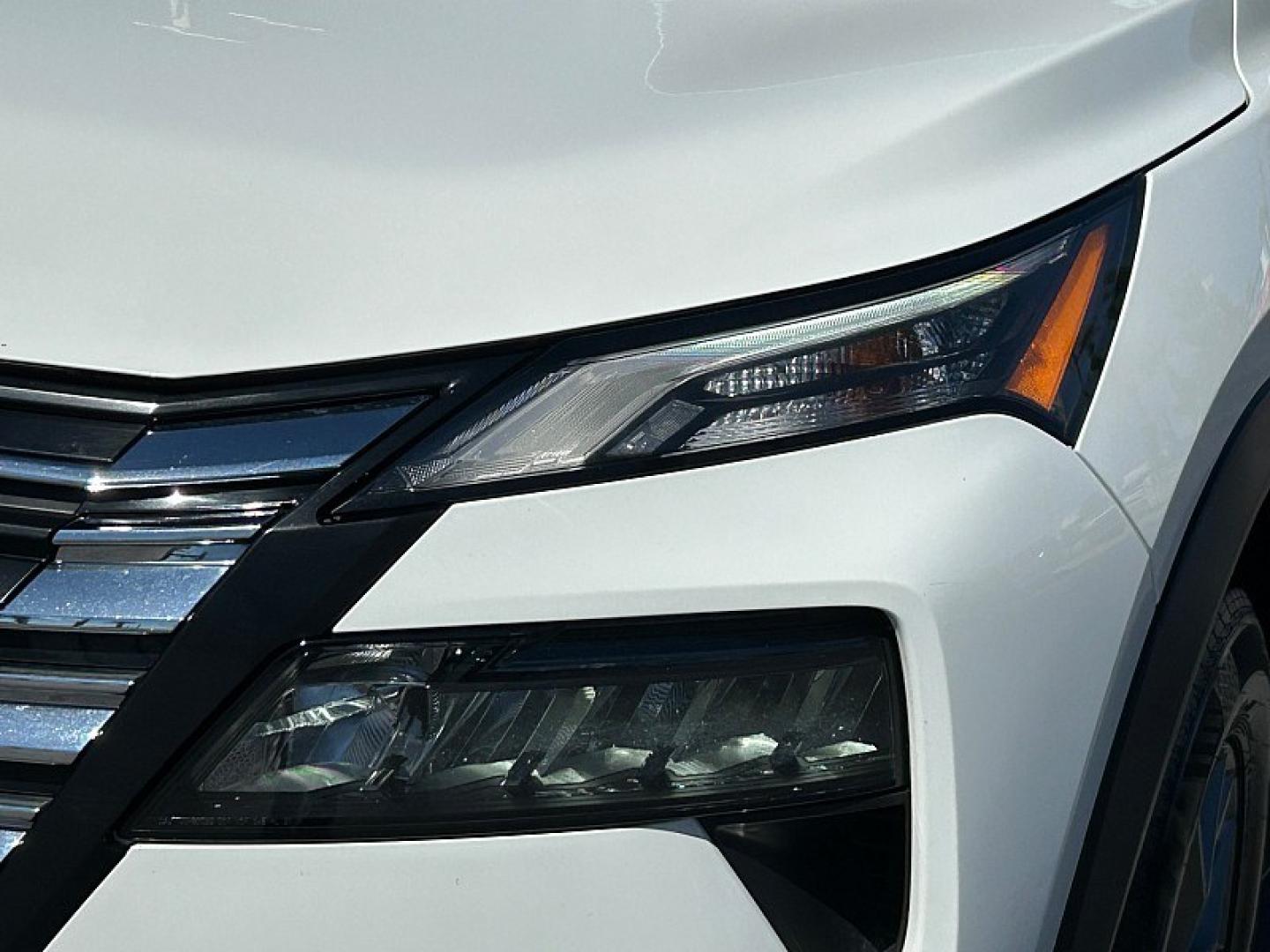 2024 White Nissan Rogue (5N1BT3AA4RC) with an 3-Cyl Turbo 1.5 Liter engine, Automatic CVT transmission, located at 412 Auto Vista Drive, Palmdale, 93551, (661) 945-0620, 34.592636, -118.136681- Photo#9