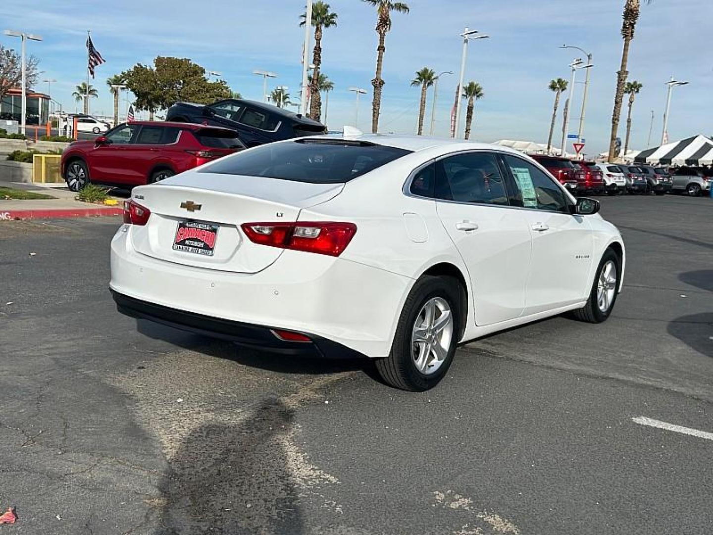 2024 WHITE Nissan Sentra (3N1AB8CVXRY) with an 4-Cyl 2.0 Liter engine, Automatic CVT w/Xtronic transmission, located at 412 Auto Vista Drive, Palmdale, 93551, (661) 945-0620, 34.592636, -118.136681- Photo#6