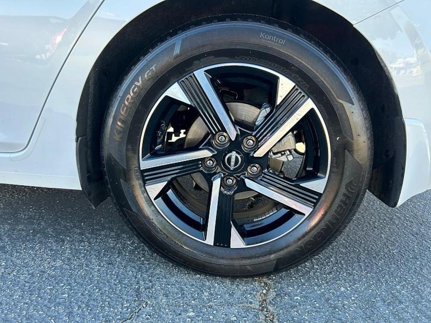 2024 WHITE Nissan Sentra (3N1AB8CVXRY) with an 4-Cyl 2.0 Liter engine, Automatic CVT w/Xtronic transmission, located at 412 Auto Vista Drive, Palmdale, 93551, (661) 945-0620, 34.592636, -118.136681- Photo#29