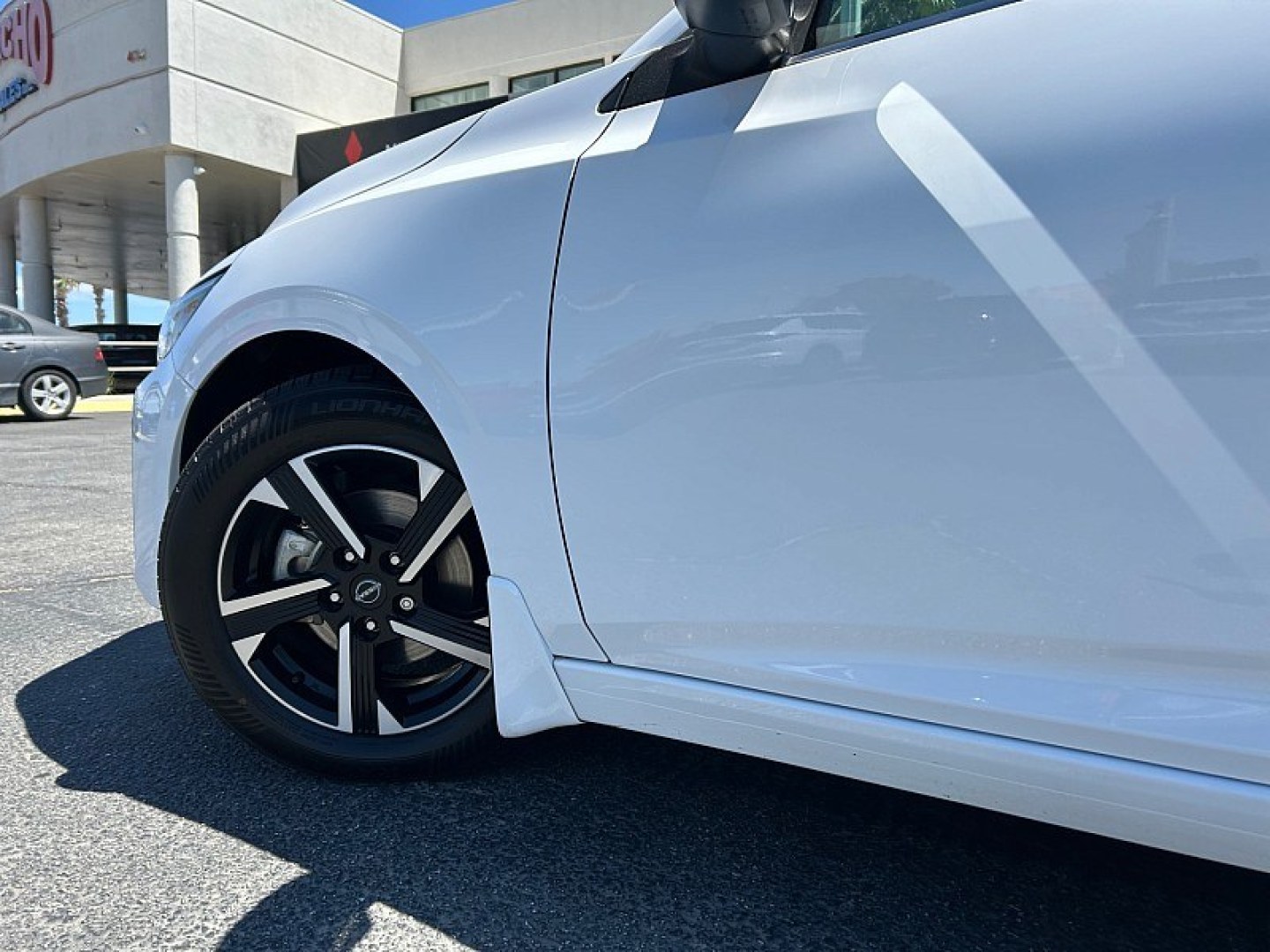 2024 White Nissan Sentra (3N1AB8CV2RY) with an 4-Cyl 2.0 Liter engine, Automatic CVT w/Xtronic transmission, located at 412 Auto Vista Drive, Palmdale, 93551, (661) 945-0620, 34.592636, -118.136681- Photo#6
