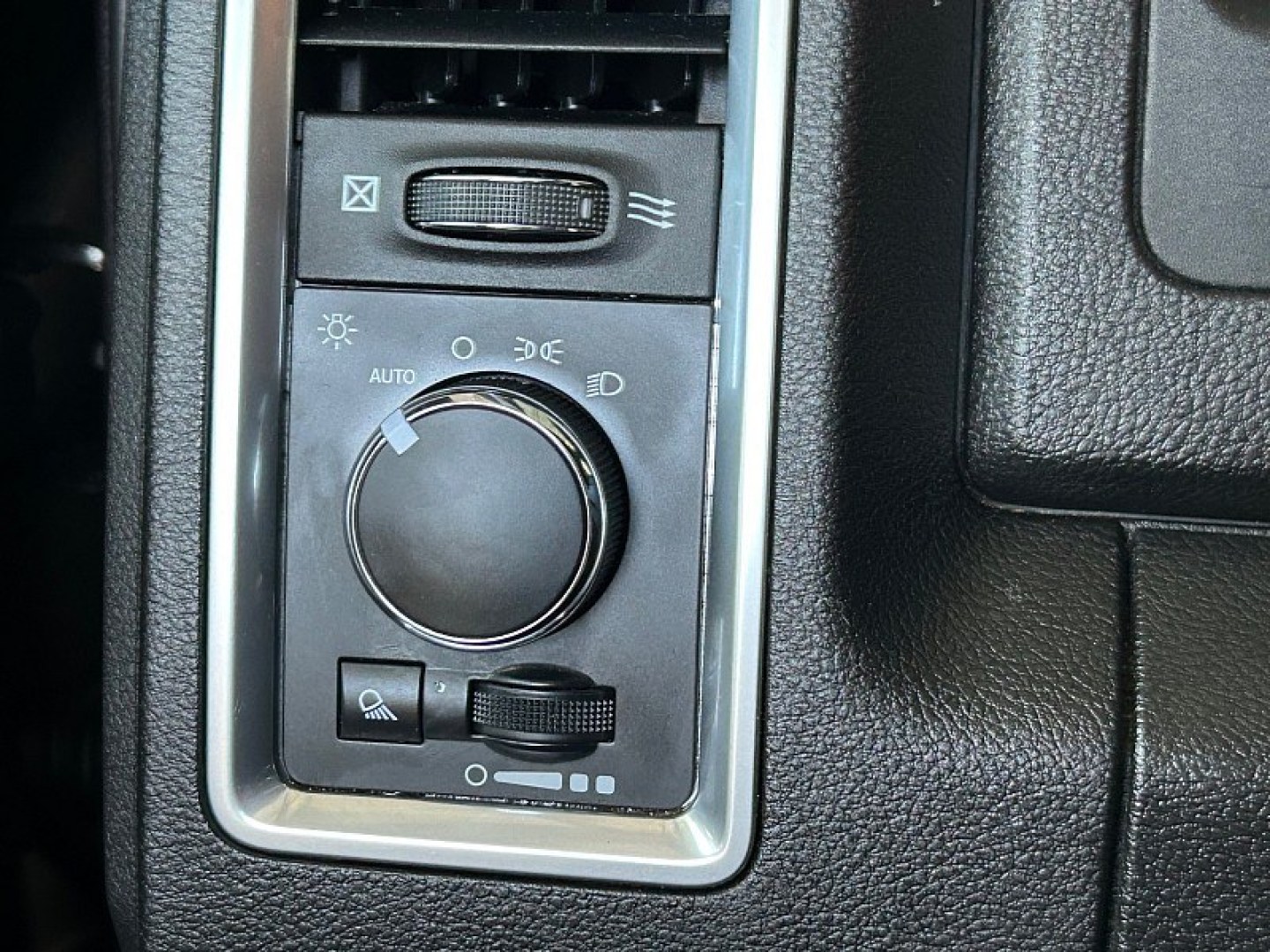 2024 GRAY RAM 1500 DS (1C6RR6GG5RS) , located at 412 Auto Vista Drive, Palmdale, 93551, (661) 945-0620, 34.592636, -118.136681- Photo#19