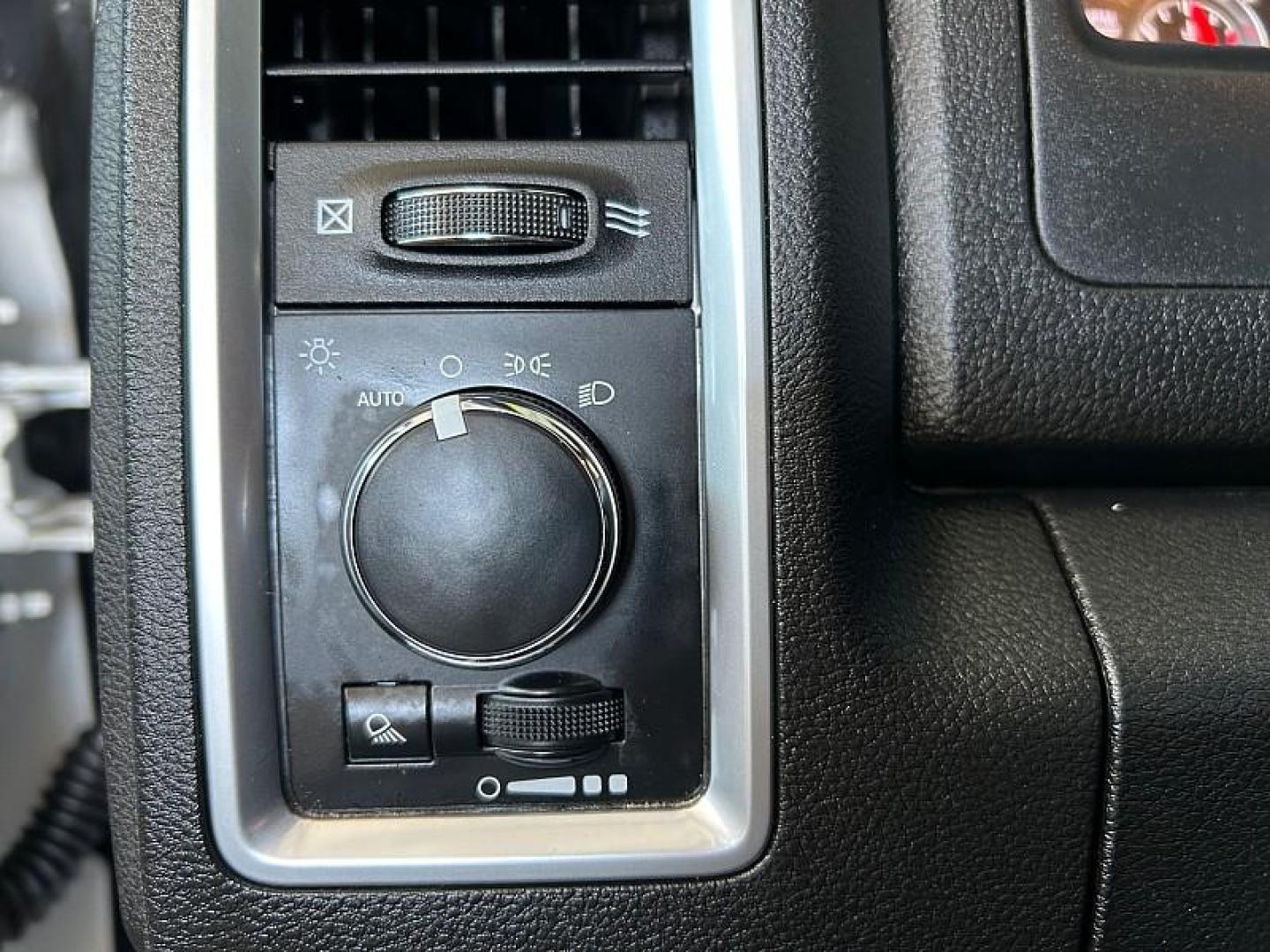 2024 WHITE Ram 1500 Classic 2WD (1C6RR6LG3RS) with an 6-Cyl 3.6 Liter engine, Automatic 8-Spd transmission, located at 412 Auto Vista Drive, Palmdale, 93551, (661) 945-0620, 34.592636, -118.136681 - Photo#27