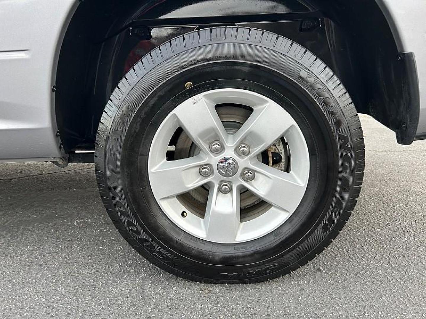 2024 SILVER Ram 1500 Classic 2WD (1C6RR6GG8RS) with an 6-Cyl 3.6 Liter engine, Automatic 8-Spd transmission, located at 412 Auto Vista Drive, Palmdale, 93551, (661) 945-0620, 34.592636, -118.136681 - Photo#10