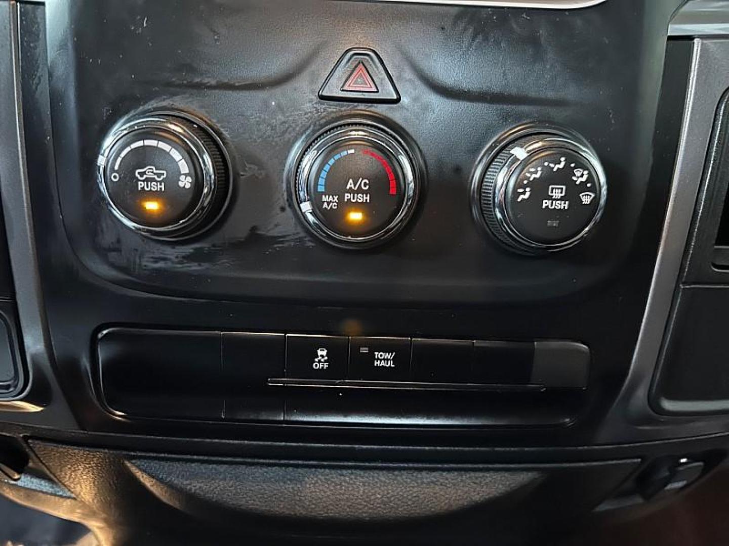 2024 SILVER Ram 1500 Classic 2WD (1C6RR6GG8RS) with an 6-Cyl 3.6 Liter engine, Automatic 8-Spd transmission, located at 412 Auto Vista Drive, Palmdale, 93551, (661) 945-0620, 34.592636, -118.136681 - Photo#21