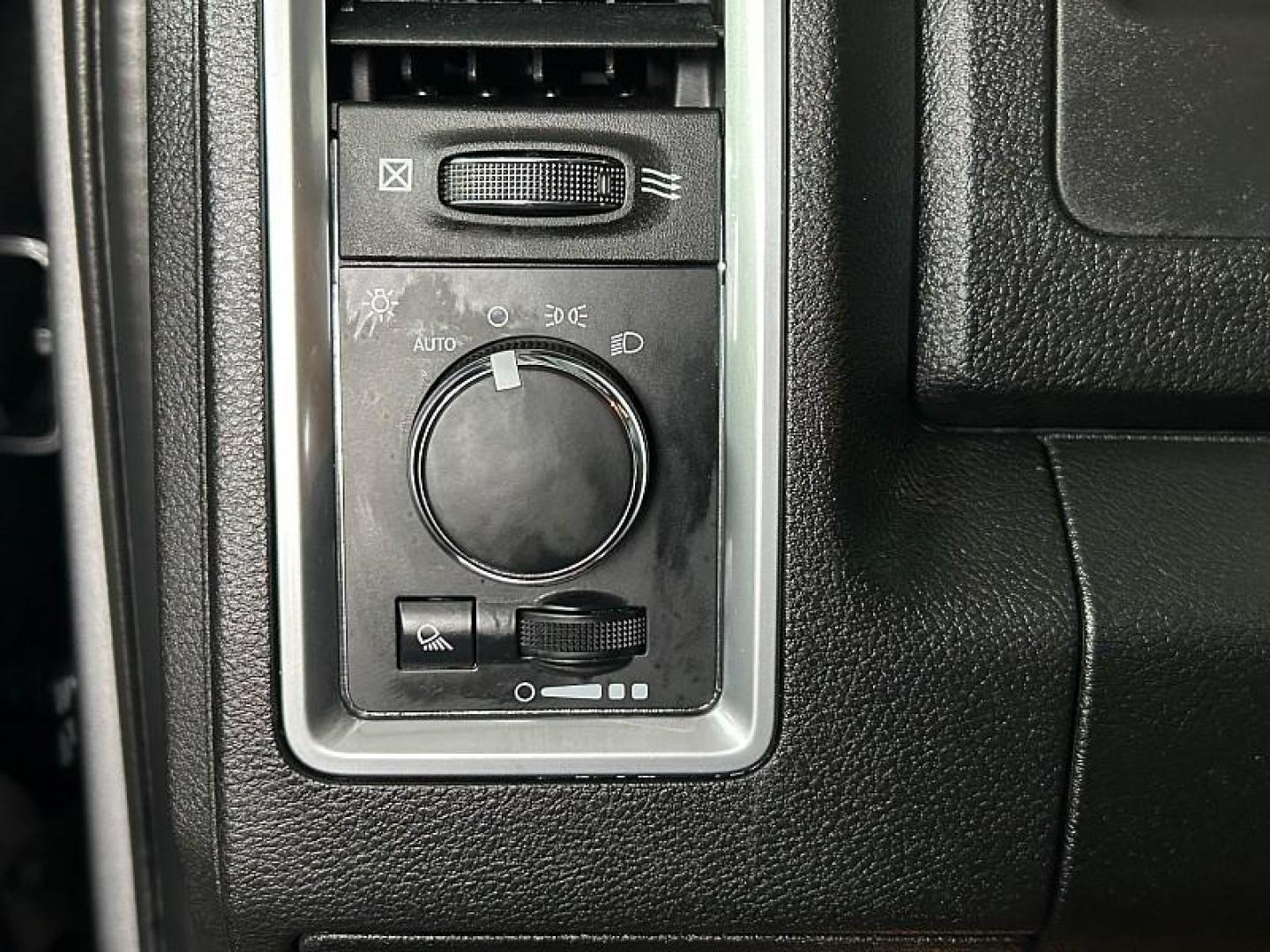 2024 SILVER Ram 1500 Classic 2WD (1C6RR6GG8RS) with an 6-Cyl 3.6 Liter engine, Automatic 8-Spd transmission, located at 412 Auto Vista Drive, Palmdale, 93551, (661) 945-0620, 34.592636, -118.136681 - Photo#30