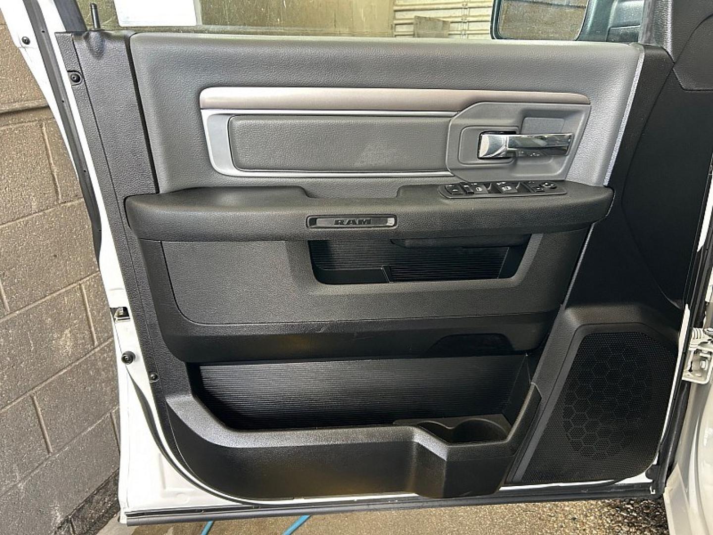 2024 WHITE Ram 1500 Classic 2WD (1C6RR6GG2RS) with an 6-Cyl 3.6 Liter engine, Automatic 8-Spd transmission, located at 412 Auto Vista Drive, Palmdale, 93551, (661) 945-0620, 34.592636, -118.136681- Photo#8