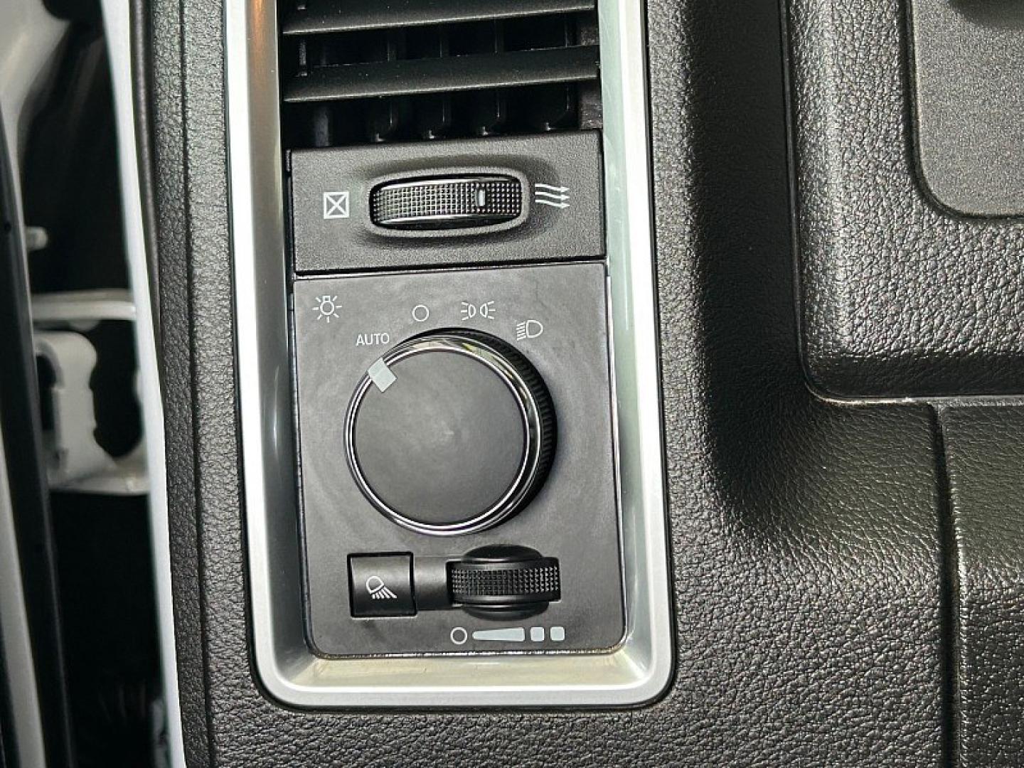 2024 WHITE Ram 1500 Classic 2WD (1C6RR6GG2RS) with an 6-Cyl 3.6 Liter engine, Automatic 8-Spd transmission, located at 412 Auto Vista Drive, Palmdale, 93551, (661) 945-0620, 34.592636, -118.136681- Photo#16
