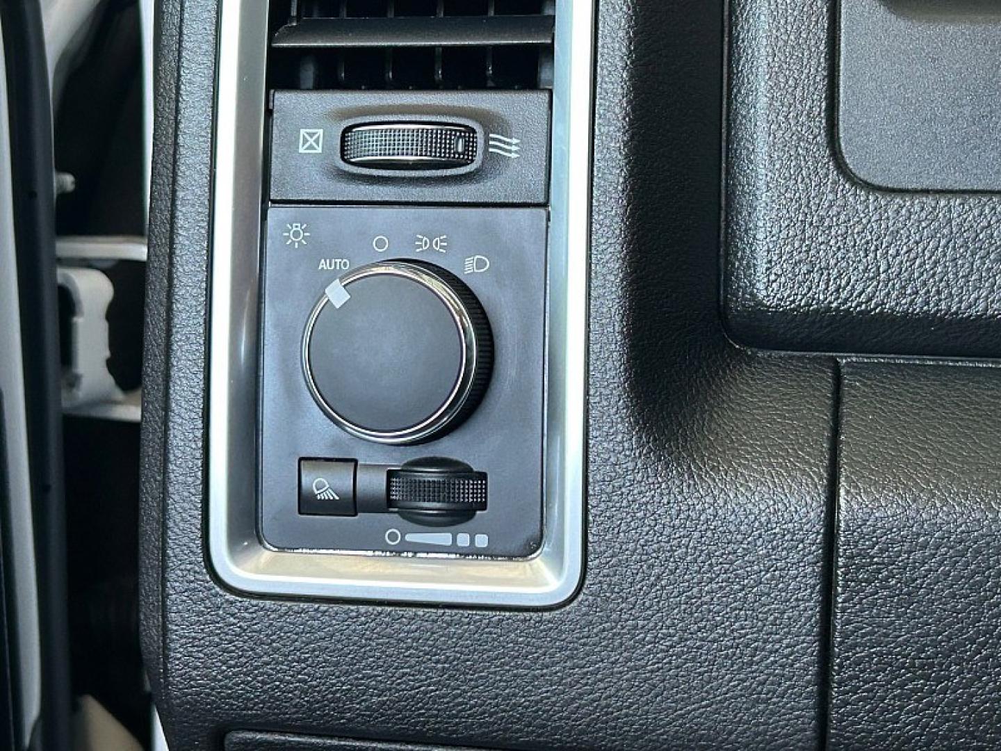 2024 WHITE Ram 1500 Classic 2WD (1C6RR6GG5RS) with an 6-Cyl 3.6 Liter engine, Automatic 8-Spd transmission, located at 412 Auto Vista Drive, Palmdale, 93551, (661) 945-0620, 34.592636, -118.136681- Photo#26