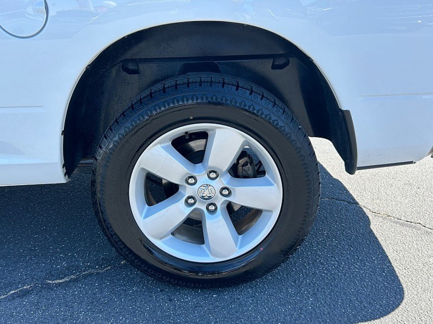 2024 White Ram 1500 Classic 2WD (1C6RR6GG5RS) , Automatic 8-Spd transmission, located at 412 Auto Vista Drive, Palmdale, 93551, (661) 945-0620, 34.592636, -118.136681- Photo#11