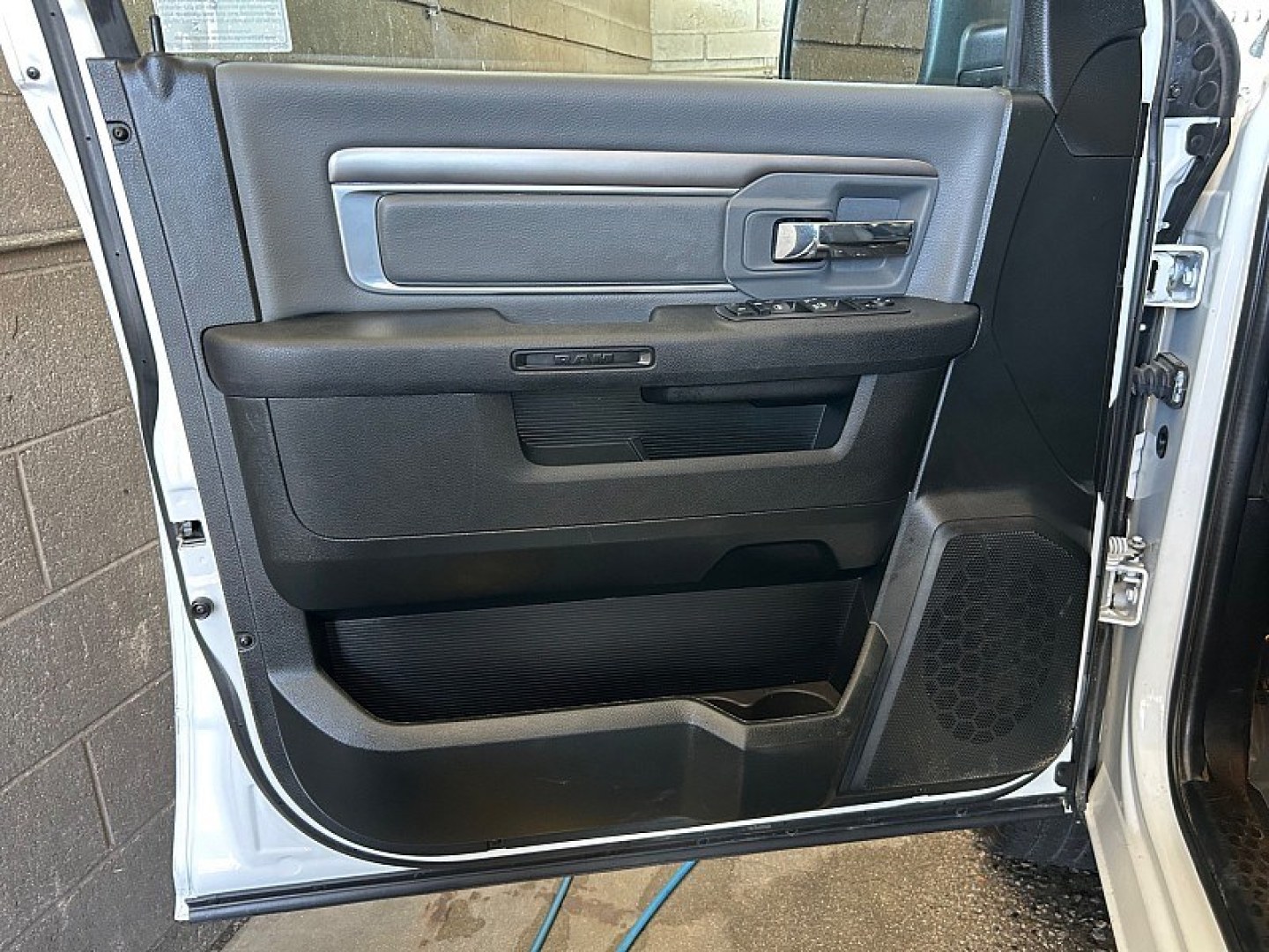 2024 White Ram 1500 Classic 2WD (1C6RR6GG5RS) , Automatic 8-Spd transmission, located at 412 Auto Vista Drive, Palmdale, 93551, (661) 945-0620, 34.592636, -118.136681- Photo#16