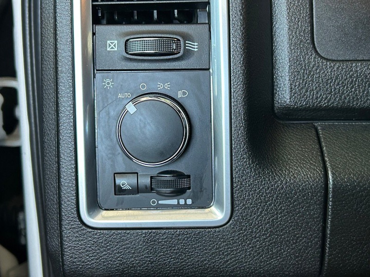 2024 White Ram 1500 Classic 2WD (1C6RR6GG5RS) , Automatic 8-Spd transmission, located at 412 Auto Vista Drive, Palmdale, 93551, (661) 945-0620, 34.592636, -118.136681- Photo#25