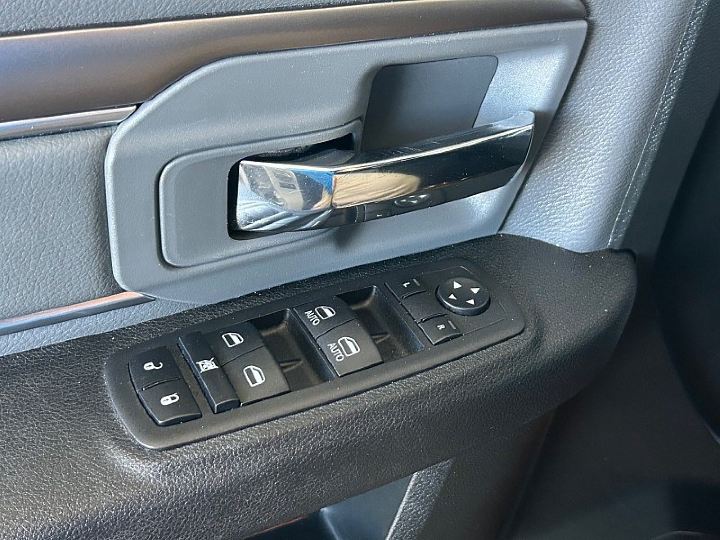 2024 White Ram 1500 Classic 2WD (1C6RR6GG5RS) , Automatic 8-Spd transmission, located at 412 Auto Vista Drive, Palmdale, 93551, (661) 945-0620, 34.592636, -118.136681- Photo#30