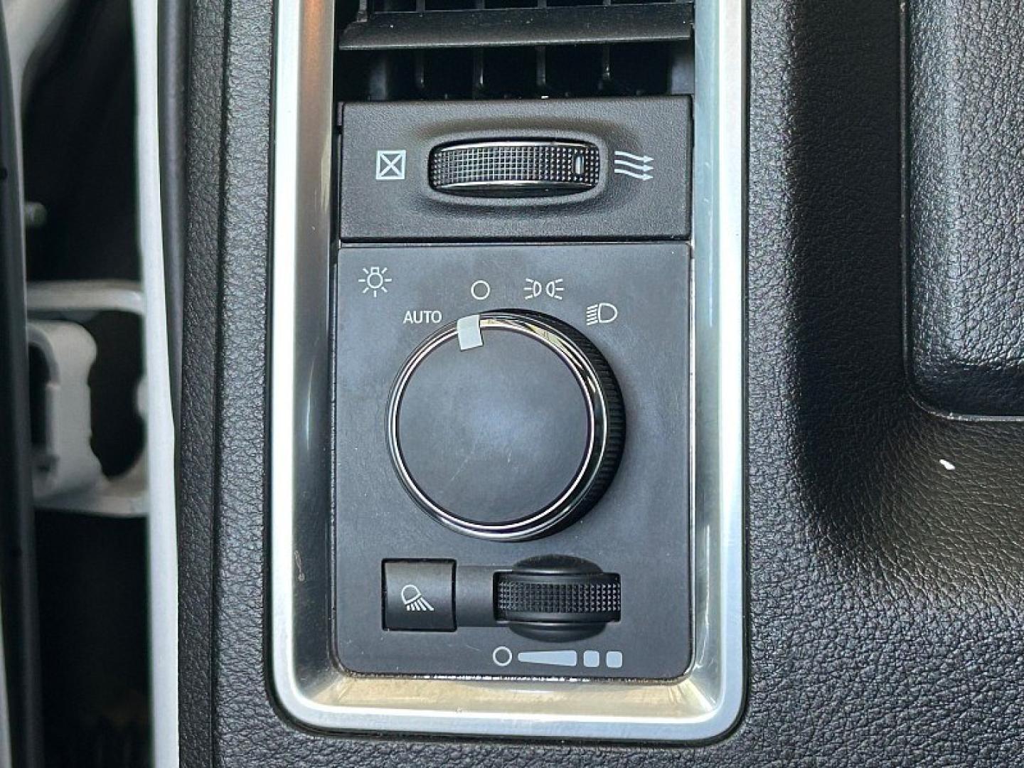 2024 WHITE Ram 1500 Classic 4WD (1C6RR7GG5RS) with an 6-Cyl 3.6 Liter engine, Automatic 8-Spd transmission, located at 412 Auto Vista Drive, Palmdale, 93551, (661) 945-0620, 34.592636, -118.136681 - Photo#15