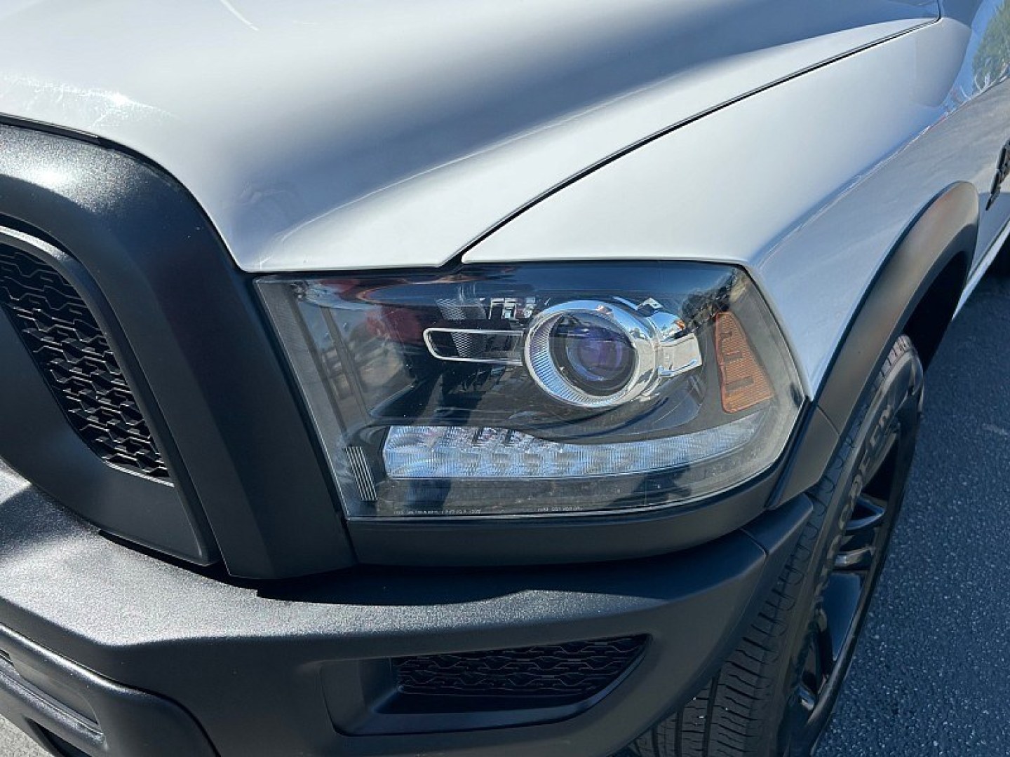 2024 White /Black Ram 1500 Classic 4WD (1C6RR7LG3RS) , Automatic 8-Spd transmission, located at 412 Auto Vista Drive, Palmdale, 93551, (661) 945-0620, 34.592636, -118.136681 - WARLOCK PACKAGE and bull; CREW CAB 4X4 and bull; 20-INCH BLACK WHEELS and bull; BACKUP CAMERAGet bold styling and everyday versatility in this 2024 Ram 1500 Classic Warlock Crew Cab 4x4 with 56,770 miles. Finished in Bright White Clearcoat with a black cloth interior, this truck stands out with 2- Photo#9