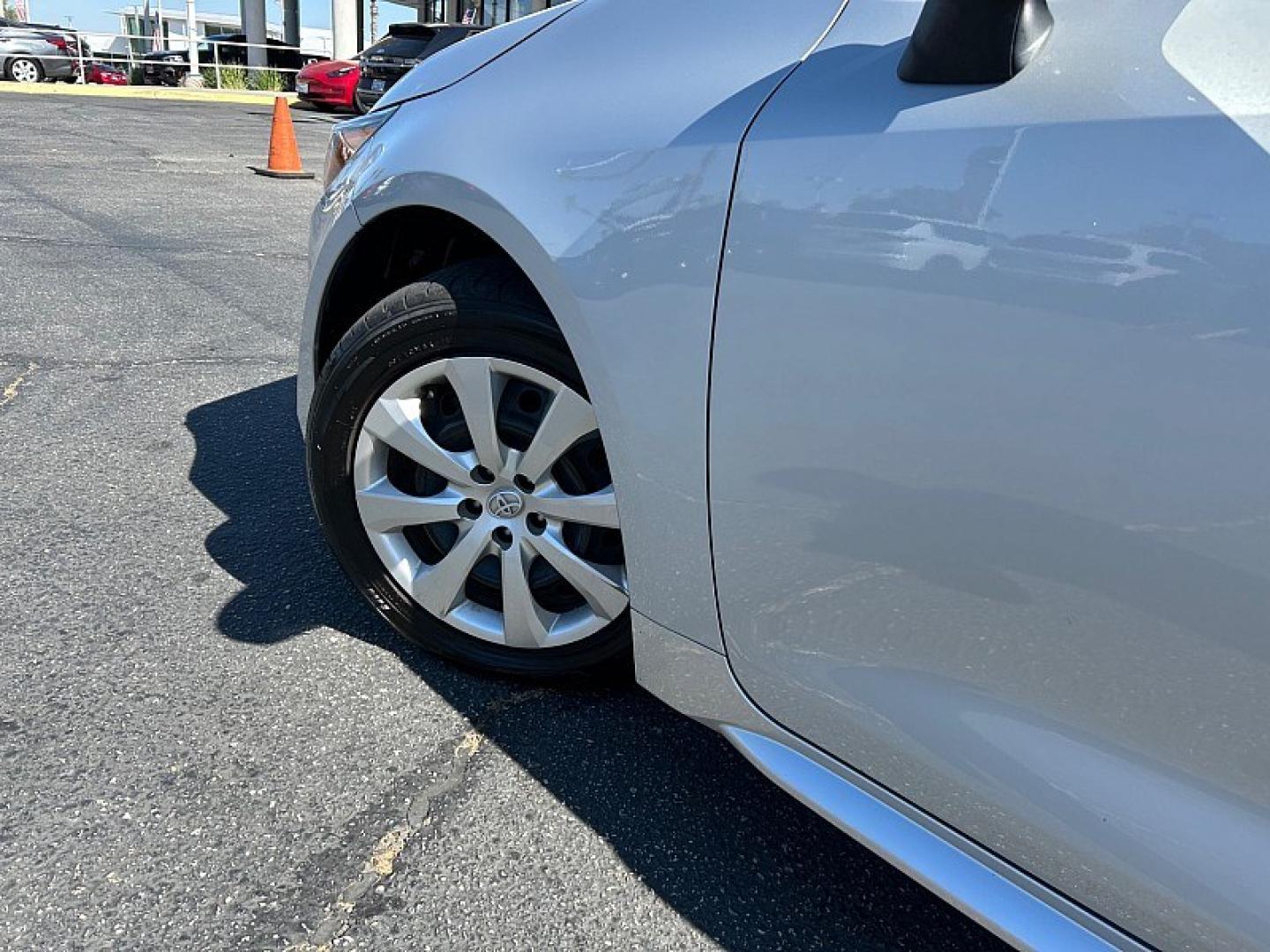 2024 Silver Toyota Corolla (5YFB4MDE6RP) with an 4-Cyl Hybrid 1.8 Liter engine, Automatic CVT transmission, located at 412 Auto Vista Drive, Palmdale, 93551, (661) 945-0620, 34.592636, -118.136681- Photo#5