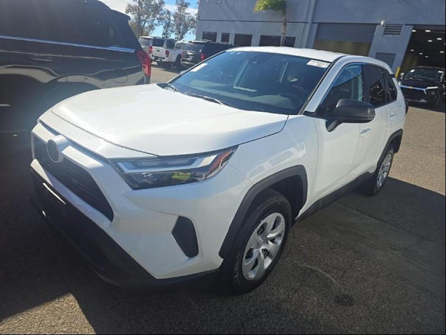 2024 WHITE Toyota RAV4 (2T3F1RFV8RC) with an 4-Cyl 2.5 Liter engine, Automatic 8-Spd w/Direct transmission, located at 412 Auto Vista Drive, Palmdale, 93551, (661) 945-0620, 34.592636, -118.136681 - Photo#1