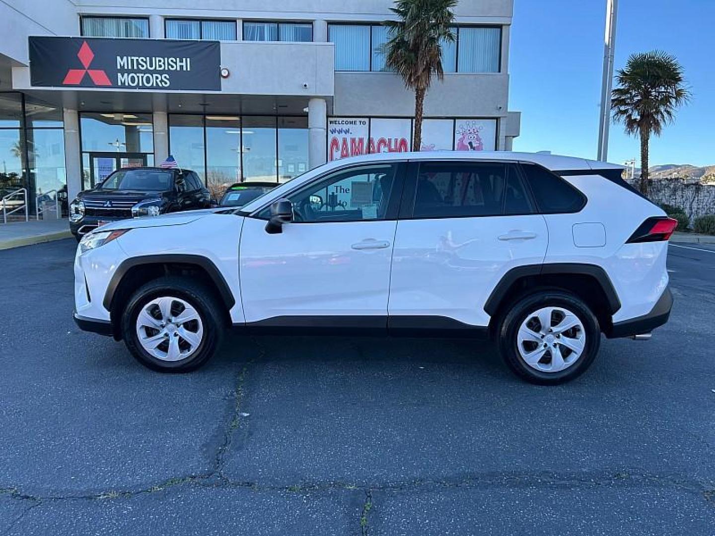 2024 WHITE Toyota RAV4 (2T3F1RFV8RC) with an 4-Cyl 2.5 Liter engine, Automatic 8-Spd w/Direct transmission, located at 412 Auto Vista Drive, Palmdale, 93551, (661) 945-0620, 34.592636, -118.136681 - Photo#12