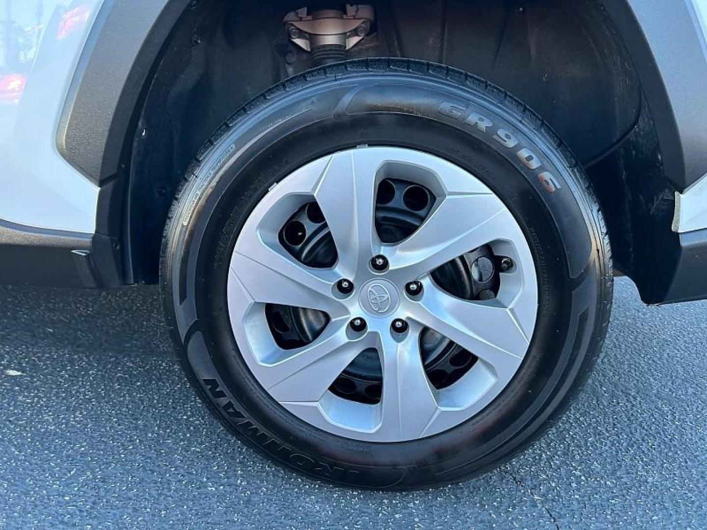 2024 WHITE Toyota RAV4 (2T3F1RFV8RC) with an 4-Cyl 2.5 Liter engine, Automatic 8-Spd w/Direct transmission, located at 412 Auto Vista Drive, Palmdale, 93551, (661) 945-0620, 34.592636, -118.136681 - Photo#18