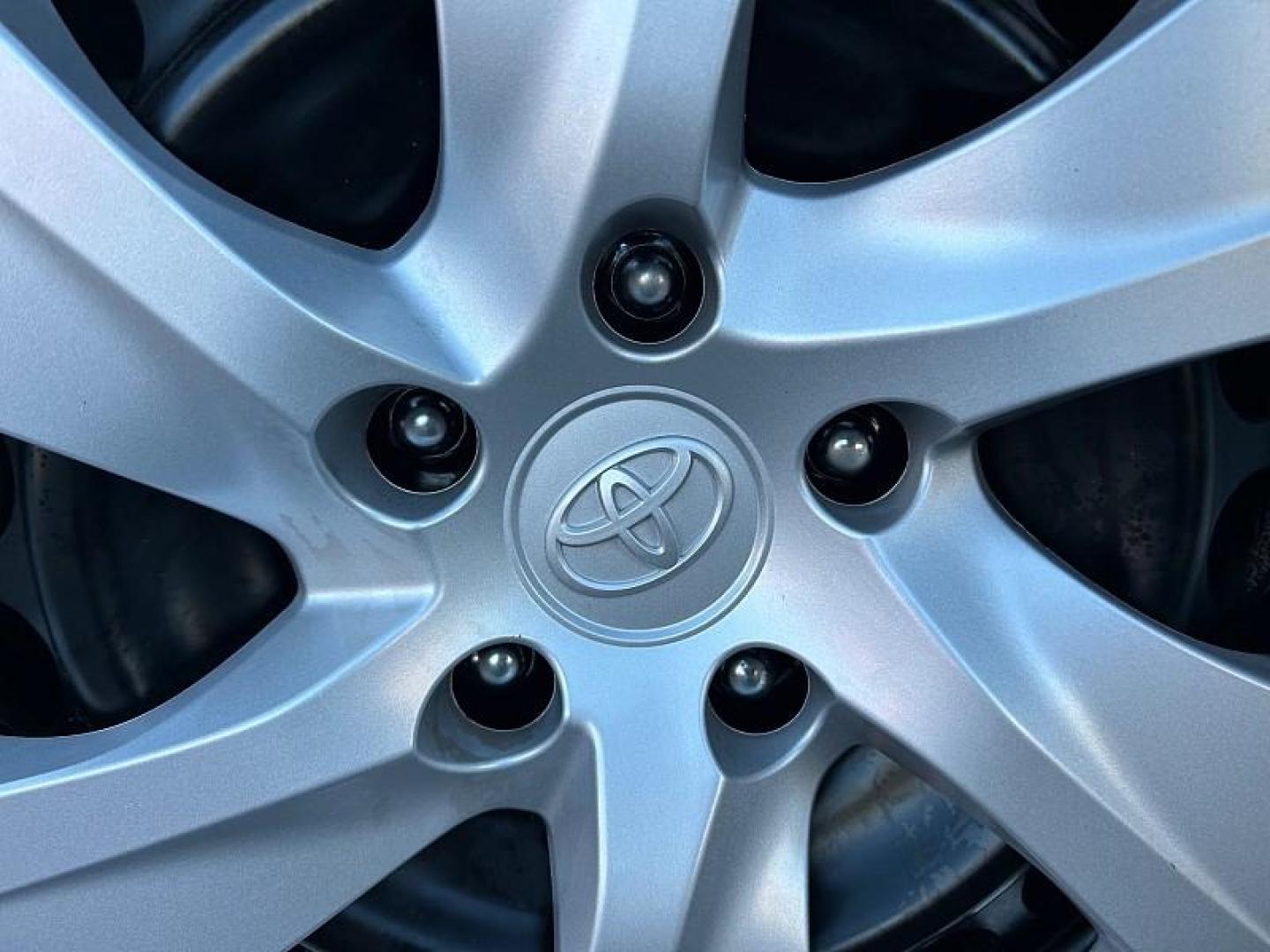 2024 WHITE Toyota RAV4 (2T3F1RFV8RC) with an 4-Cyl 2.5 Liter engine, Automatic 8-Spd w/Direct transmission, located at 412 Auto Vista Drive, Palmdale, 93551, (661) 945-0620, 34.592636, -118.136681 - Photo#19