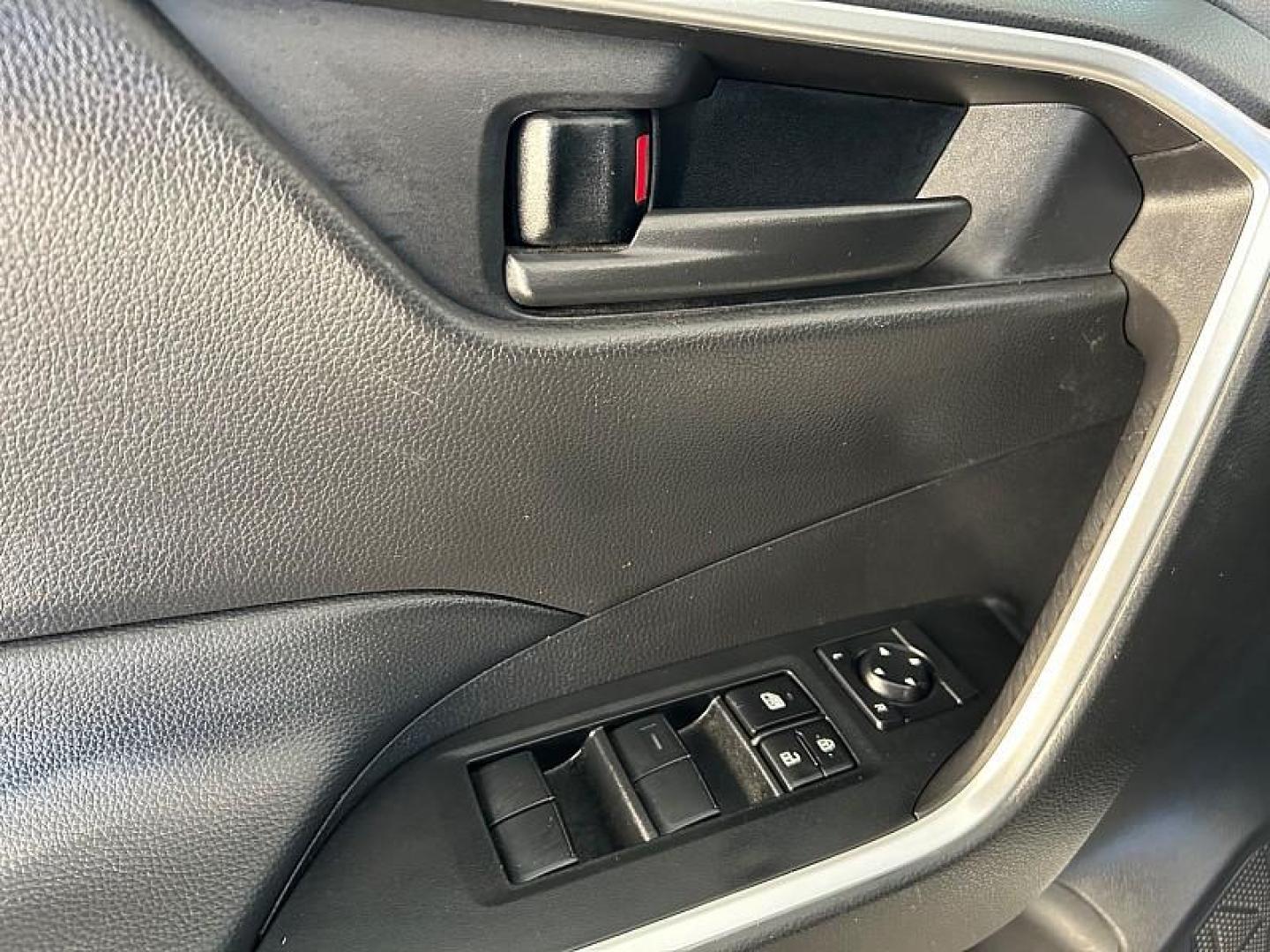 2024 WHITE Toyota RAV4 (2T3F1RFV8RC) with an 4-Cyl 2.5 Liter engine, Automatic 8-Spd w/Direct transmission, located at 412 Auto Vista Drive, Palmdale, 93551, (661) 945-0620, 34.592636, -118.136681 - Photo#28