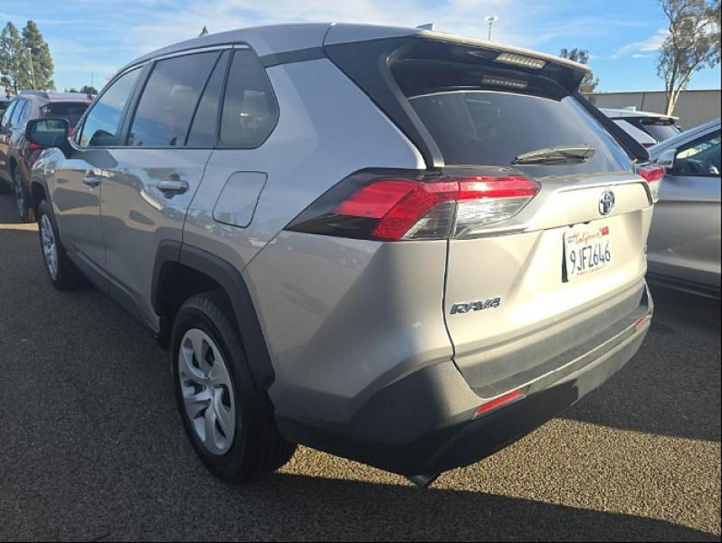 2024 SILVER Toyota RAV4 (2T3F1RFV4RW) with an 4-Cyl 2.5 Liter engine, Automatic 8-Spd w/Direct transmission, located at 412 Auto Vista Drive, Palmdale, 93551, (661) 945-0620, 34.592636, -118.136681 - Photo#0