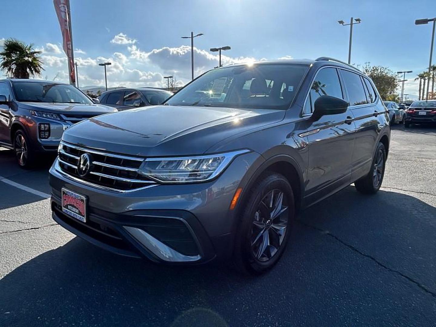 2024 GRAY Volkswagen Tiguan (3VV3B7AX4RM) with an 4-Cyl Turbo 2.0 Liter engine, Automatic 8-Spd transmission, located at 412 Auto Vista Drive, Palmdale, 93551, (661) 945-0620, 34.592636, -118.136681 - Photo#2