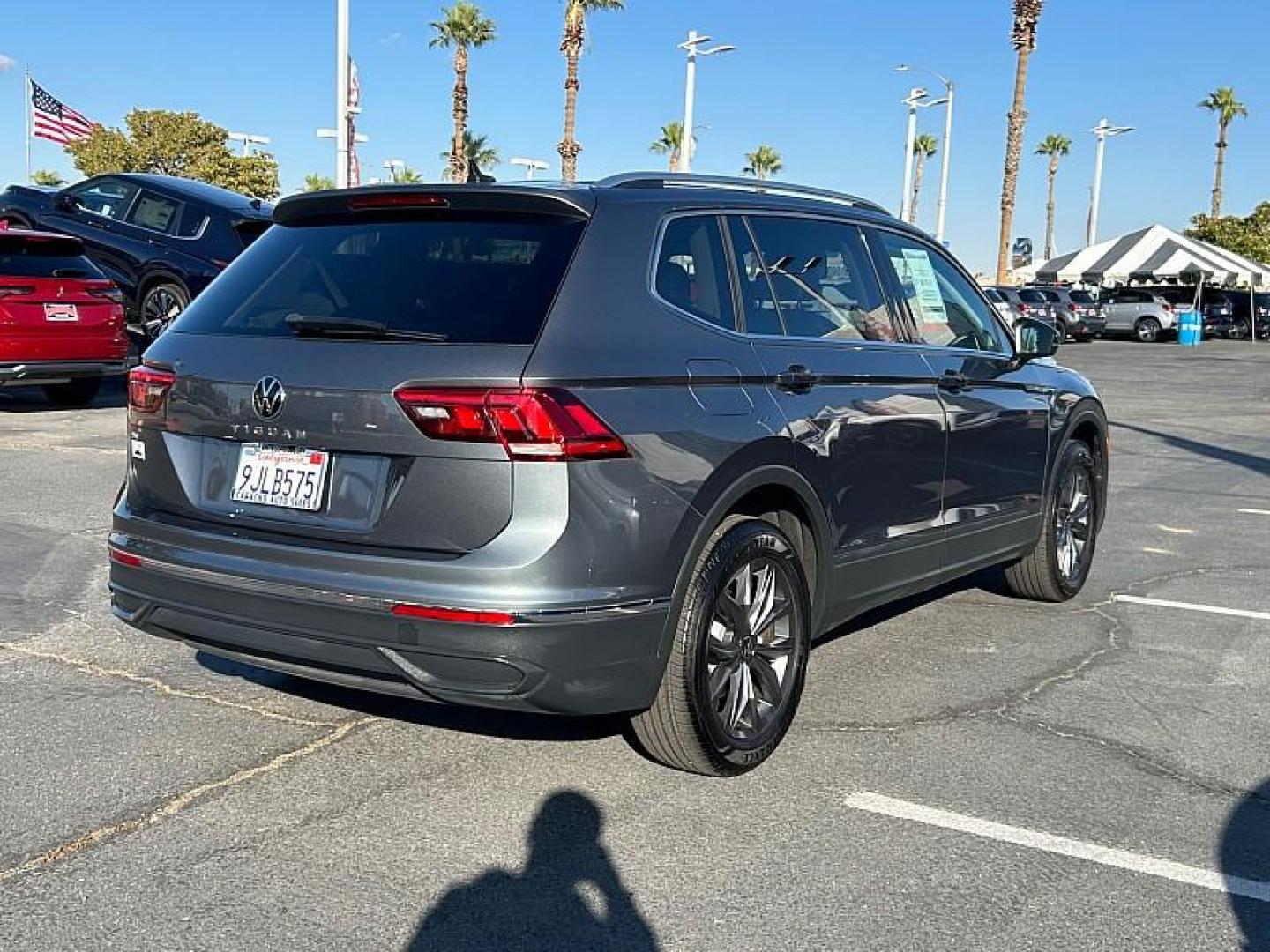 2024 GRAY Volkswagen Tiguan (3VV3B7AX4RM) with an 4-Cyl Turbo 2.0 Liter engine, Automatic 8-Spd transmission, located at 412 Auto Vista Drive, Palmdale, 93551, (661) 945-0620, 34.592636, -118.136681 - Photo#7