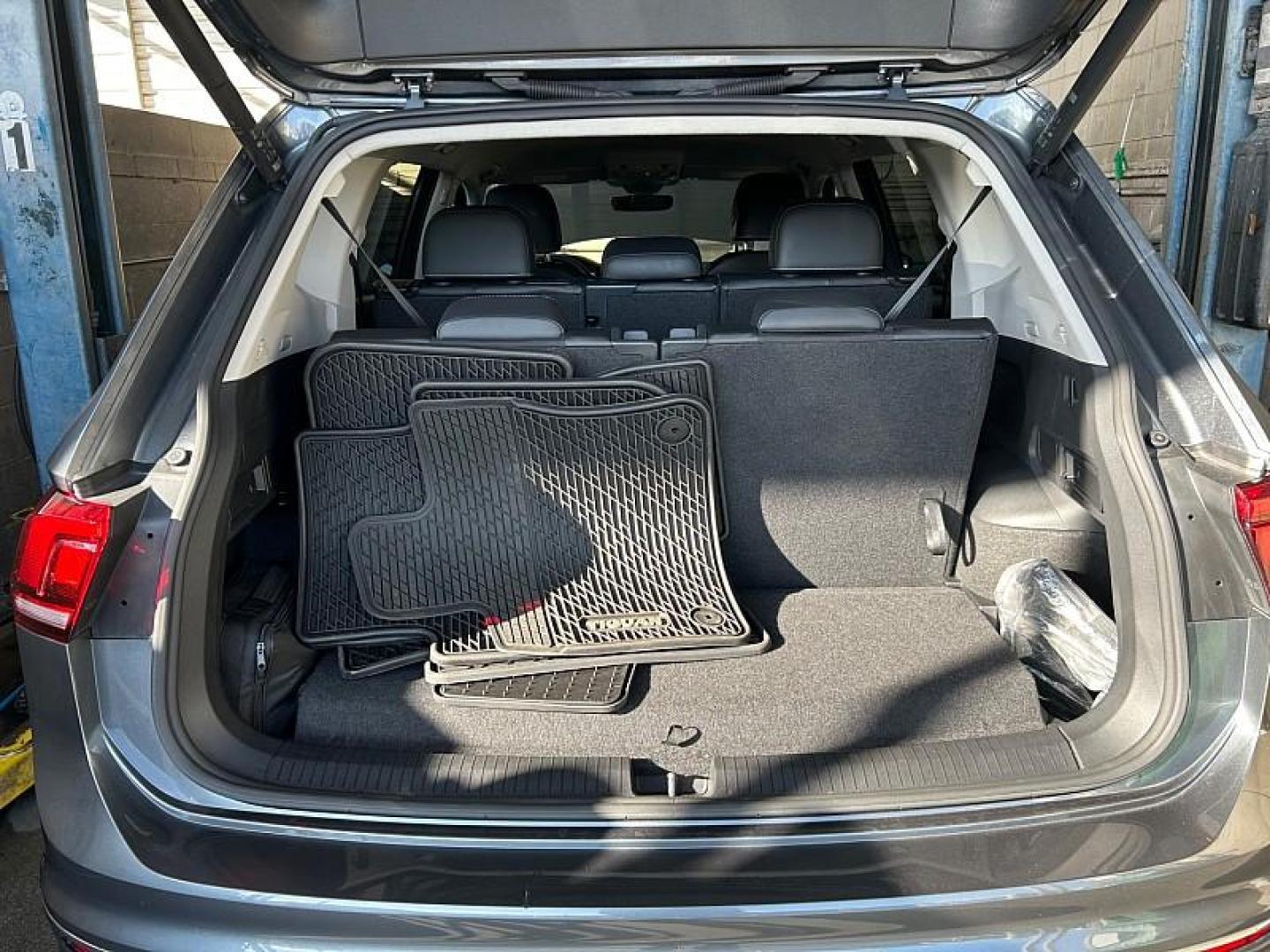 2024 GRAY Volkswagen Tiguan (3VV3B7AX4RM) with an 4-Cyl Turbo 2.0 Liter engine, Automatic 8-Spd transmission, located at 412 Auto Vista Drive, Palmdale, 93551, (661) 945-0620, 34.592636, -118.136681 - Photo#19