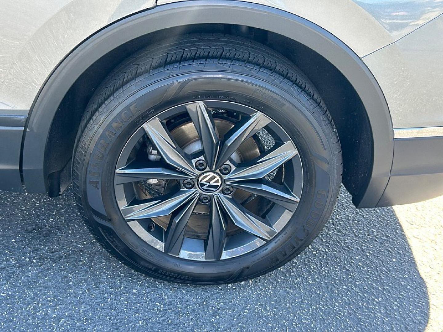 2024 Black Volkswagen Tiguan (3VV3B7AX5RM) with an 4-Cyl Turbo 2.0 Liter engine, Automatic 8-Spd transmission, located at 412 Auto Vista Drive, Palmdale, 93551, (661) 945-0620, 34.592636, -118.136681- Photo#8