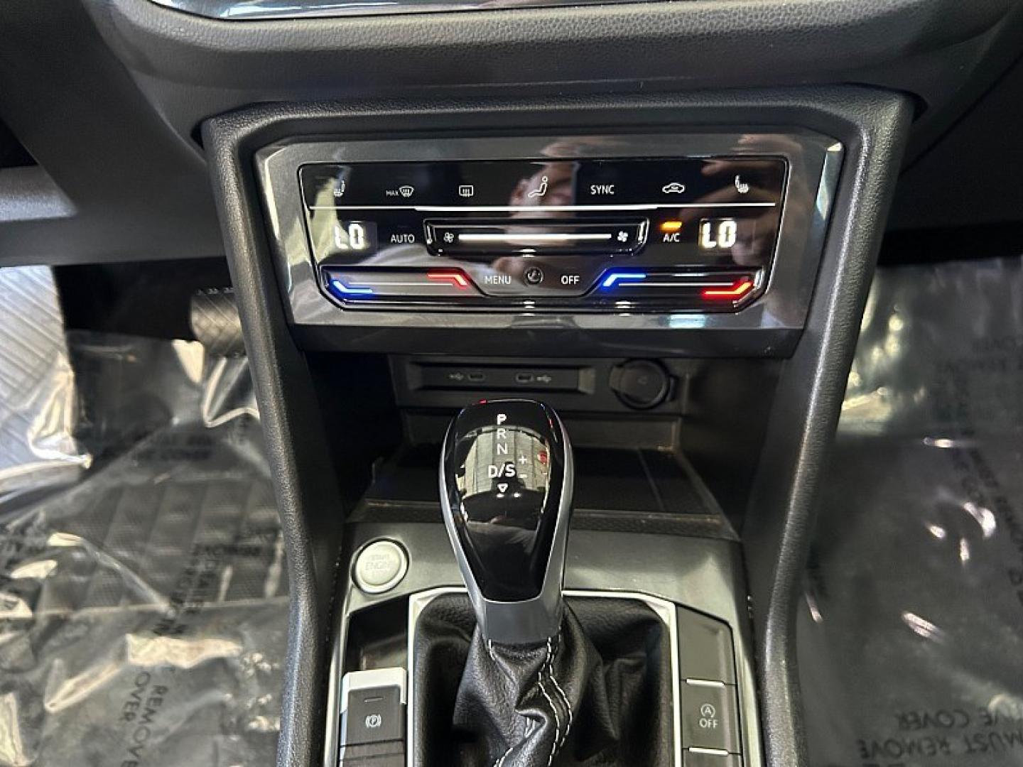 2024 Black Volkswagen Tiguan (3VV3B7AX5RM) with an 4-Cyl Turbo 2.0 Liter engine, Automatic 8-Spd transmission, located at 412 Auto Vista Drive, Palmdale, 93551, (661) 945-0620, 34.592636, -118.136681- Photo#19