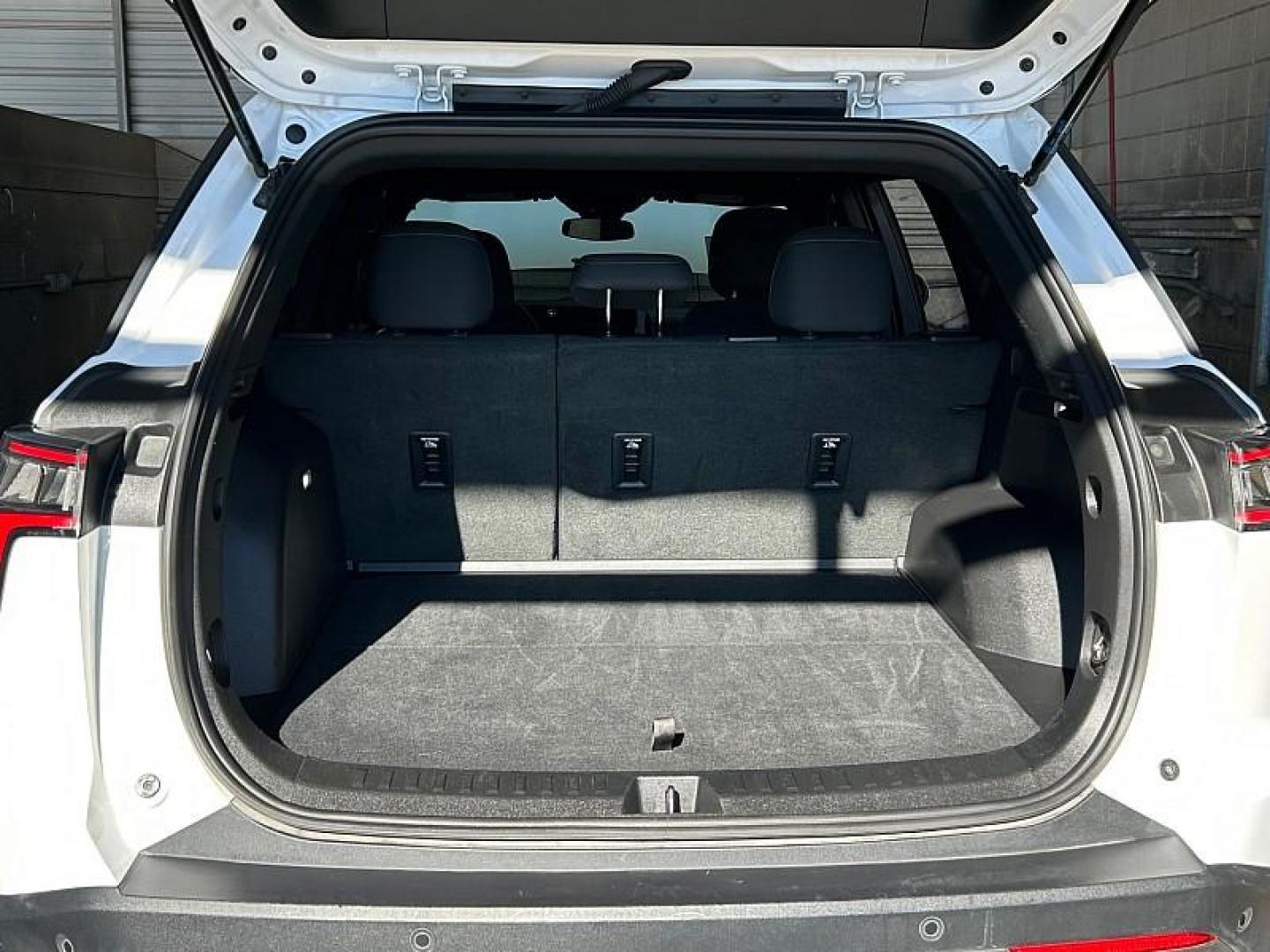 2025 WHITE Chevrolet Equinox (3GNAXHEG8SL) with an 4-Cyl Turbo 1.5 Liter engine, Automatic CVT transmission, located at 412 Auto Vista Drive, Palmdale, 93551, (661) 945-0620, 34.592636, -118.136681 - Photo#27