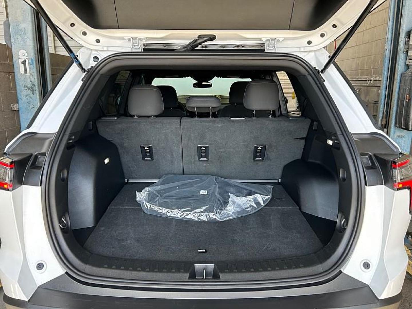 2025 WHITE Chevrolet Equinox (3GNAXHEG3SL) with an 4-Cyl Turbo 1.5 Liter engine, Automatic CVT transmission, located at 412 Auto Vista Drive, Palmdale, 93551, (661) 945-0620, 34.592636, -118.136681 - Photo#24