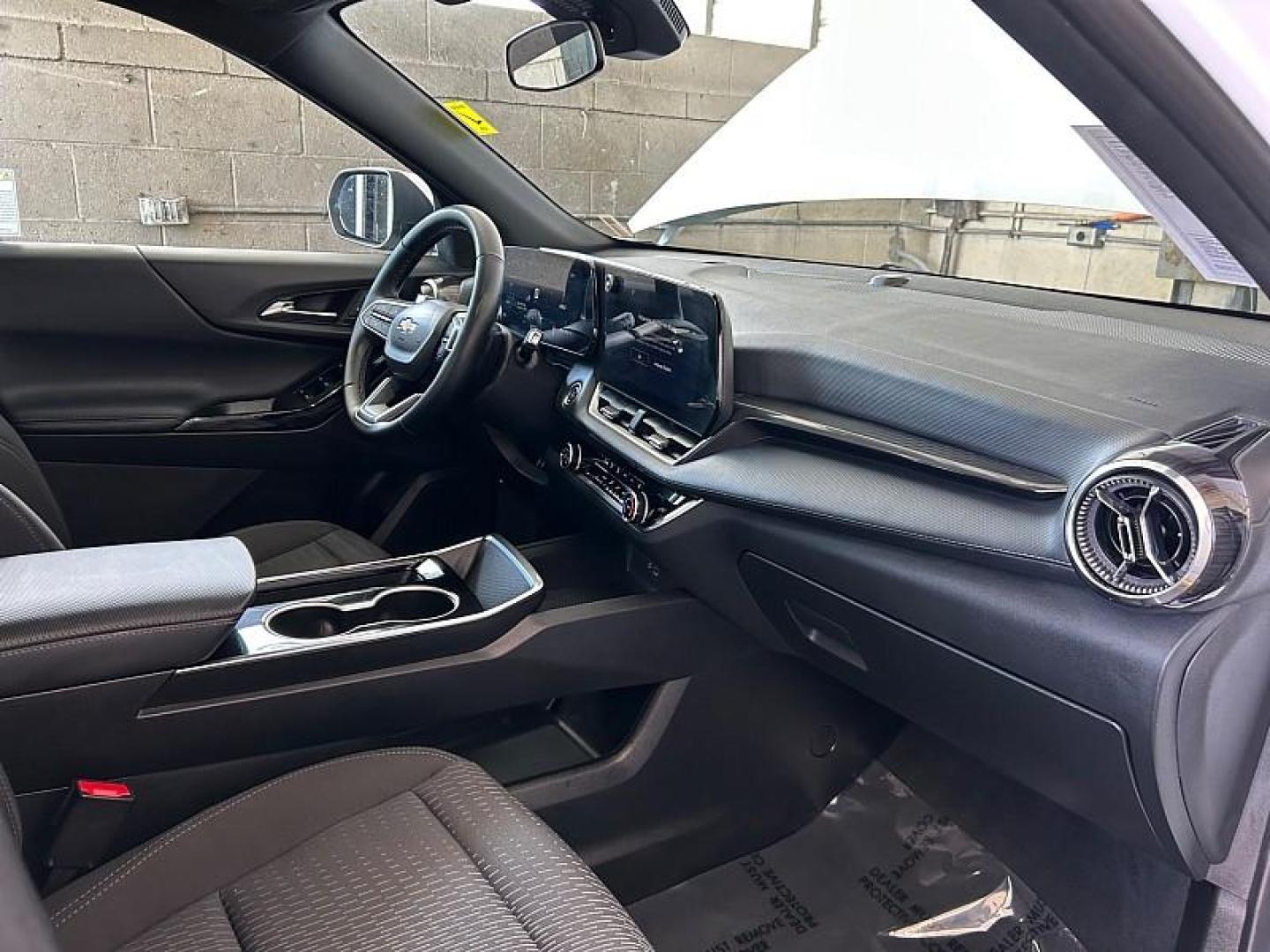 2025 WHITE Chevrolet Equinox (3GNAXHEG3SL) with an 4-Cyl Turbo 1.5 Liter engine, Automatic CVT transmission, located at 412 Auto Vista Drive, Palmdale, 93551, (661) 945-0620, 34.592636, -118.136681 - Photo#26