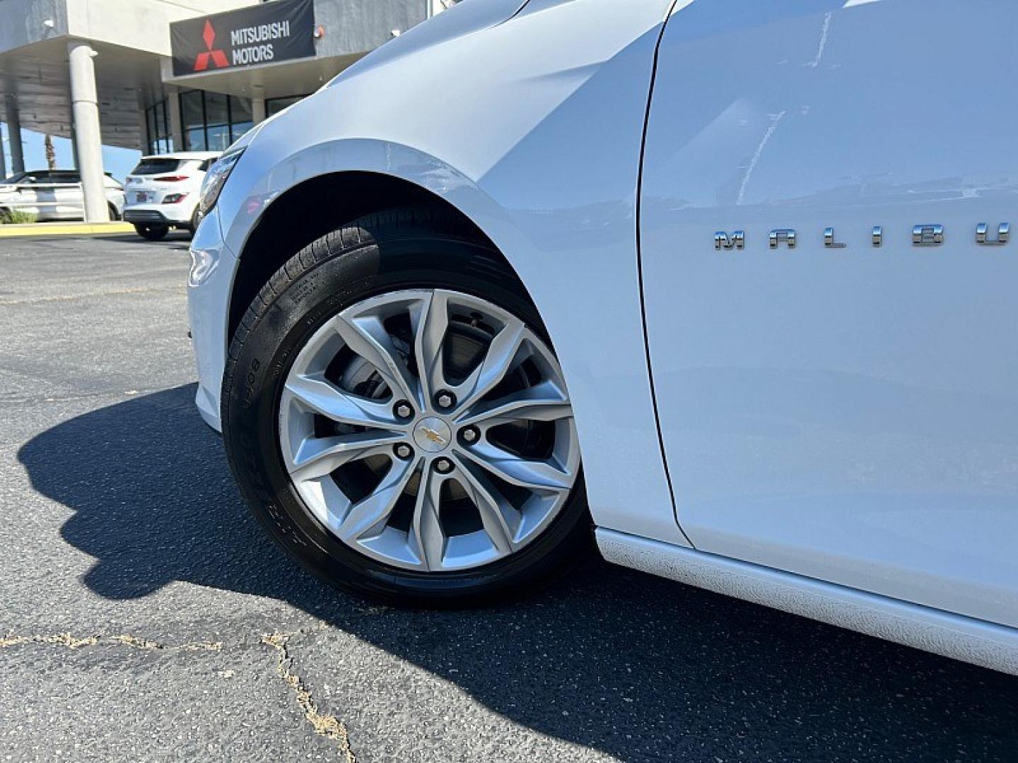 2025 WHITE Chevrolet Malibu (1G1ZD5STXSF) with an 4-Cyl Turbo 1.5 Liter engine, Automatic CVT transmission, located at 412 Auto Vista Drive, Palmdale, 93551, (661) 945-0620, 34.592636, -118.136681- Photo#10