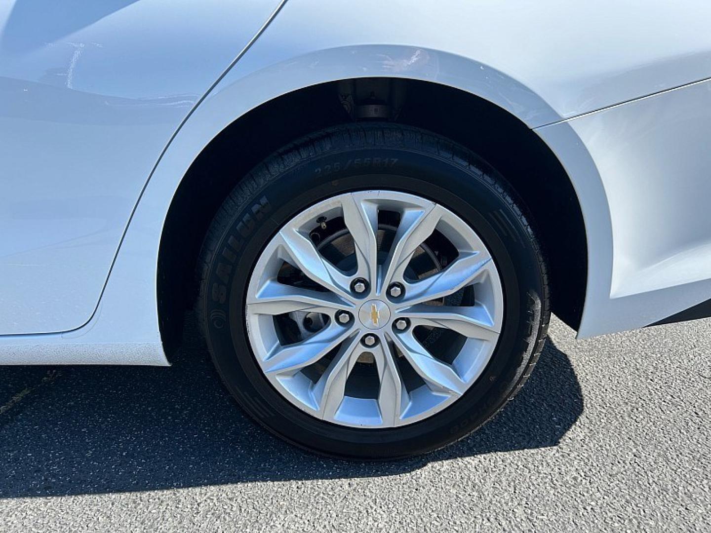 2025 WHITE Chevrolet Malibu (1G1ZD5STXSF) with an 4-Cyl Turbo 1.5 Liter engine, Automatic CVT transmission, located at 412 Auto Vista Drive, Palmdale, 93551, (661) 945-0620, 34.592636, -118.136681- Photo#13