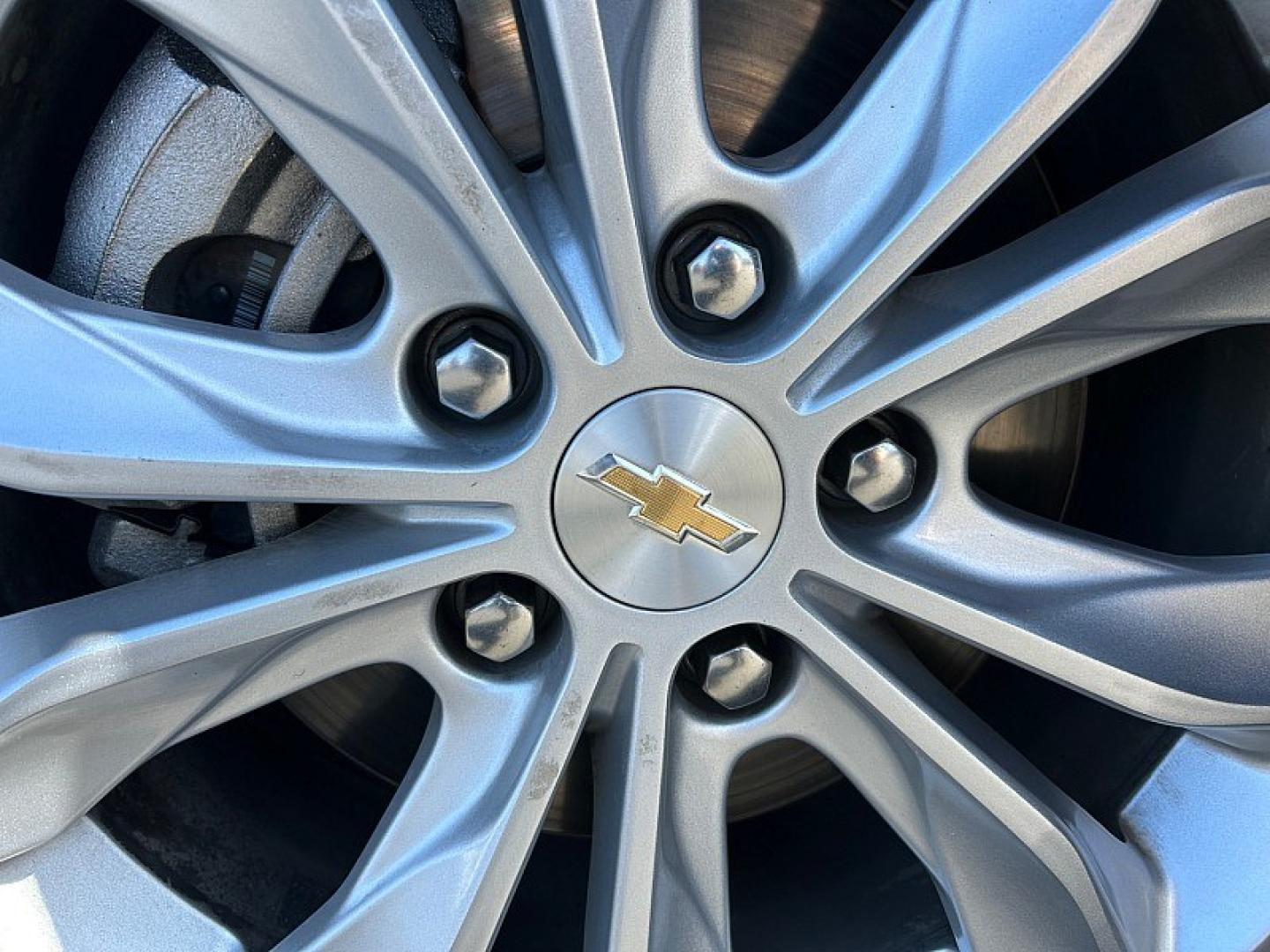 2025 WHITE Chevrolet Malibu (1G1ZD5STXSF) with an 4-Cyl Turbo 1.5 Liter engine, Automatic CVT transmission, located at 412 Auto Vista Drive, Palmdale, 93551, (661) 945-0620, 34.592636, -118.136681- Photo#15