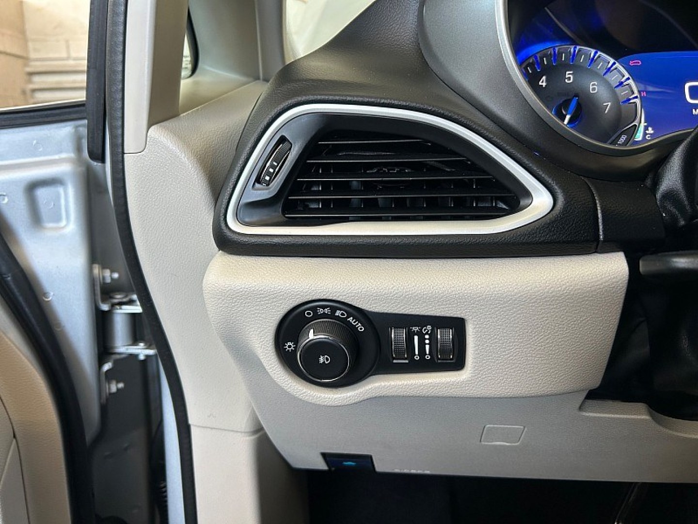 2025 WHITE Chevrolet Malibu (1G1ZD5ST7SF) with an 4-Cyl Turbo 1.5 Liter engine, Automatic CVT transmission, located at 412 Auto Vista Drive, Palmdale, 93551, (661) 945-0620, 34.592636, -118.136681- Photo#38