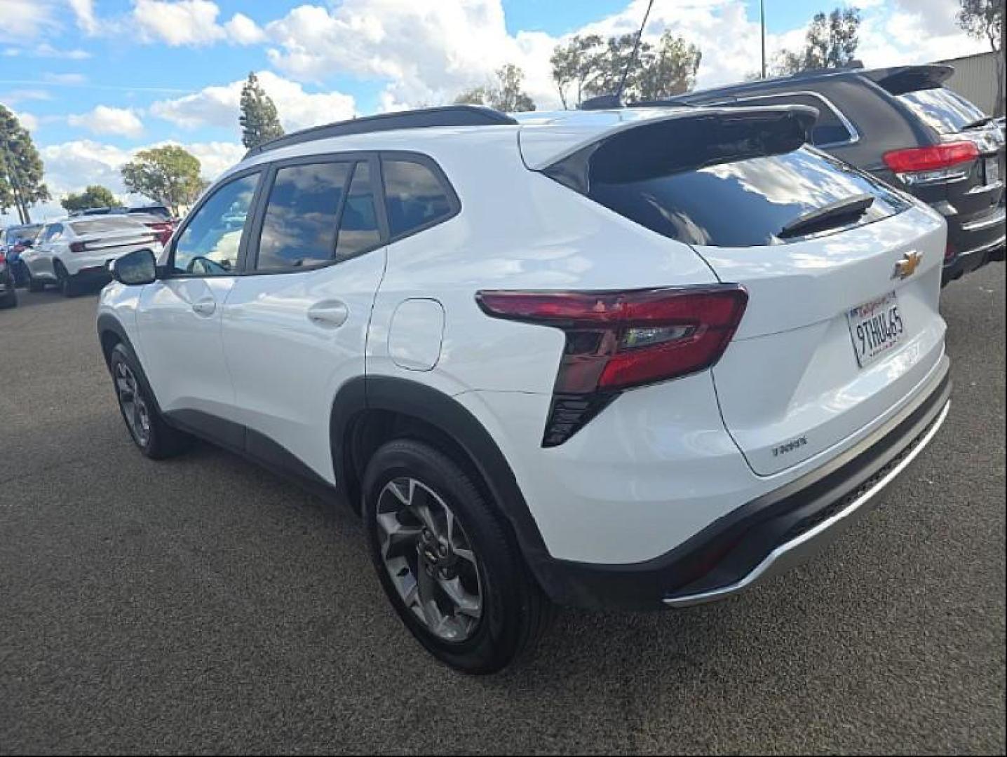 2025 WHITE Chevrolet Trax (KL77LHEP0SC) with an 3-Cyl Turbo 1.2 Liter engine, Automatic transmission, located at 412 Auto Vista Drive, Palmdale, 93551, (661) 945-0620, 34.592636, -118.136681 - Photo#1