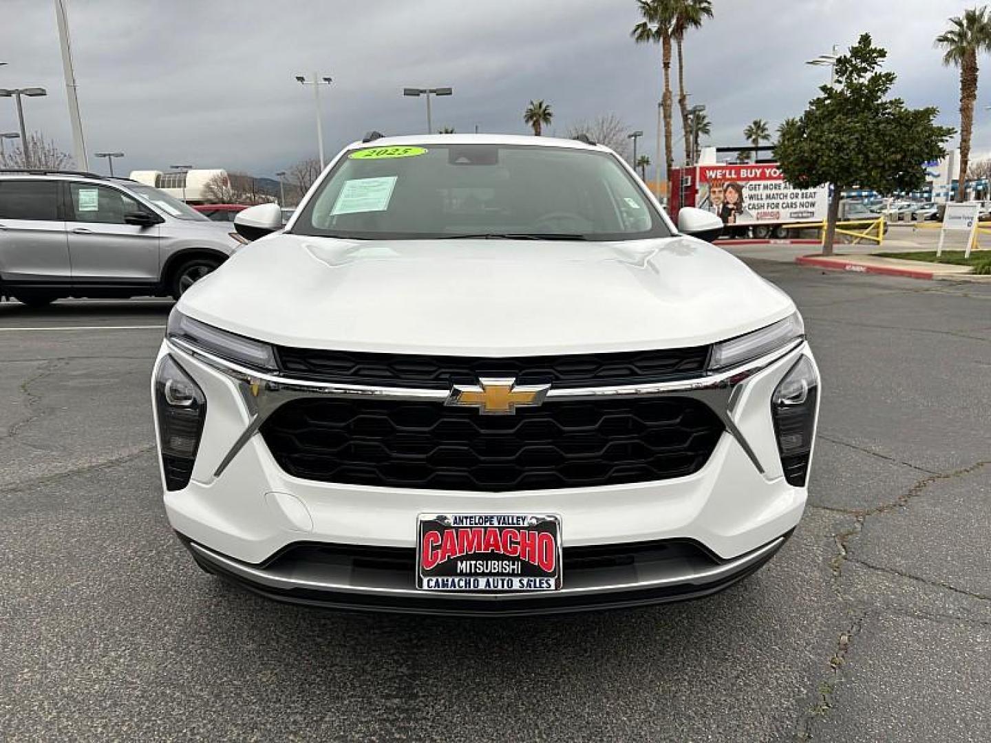 2025 WHITE Chevrolet Trax (KL77LHEP0SC) with an 3-Cyl Turbo 1.2 Liter engine, Automatic transmission, located at 412 Auto Vista Drive, Palmdale, 93551, (661) 945-0620, 34.592636, -118.136681 - Photo#2