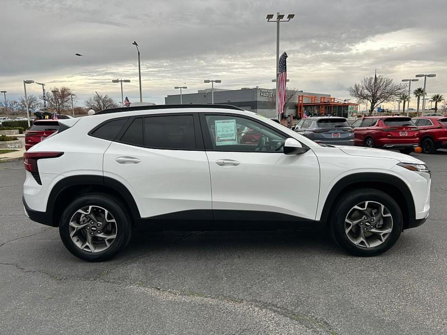 2025 WHITE Chevrolet Trax (KL77LHEP0SC) with an 3-Cyl Turbo 1.2 Liter engine, Automatic transmission, located at 412 Auto Vista Drive, Palmdale, 93551, (661) 945-0620, 34.592636, -118.136681 - Photo#6